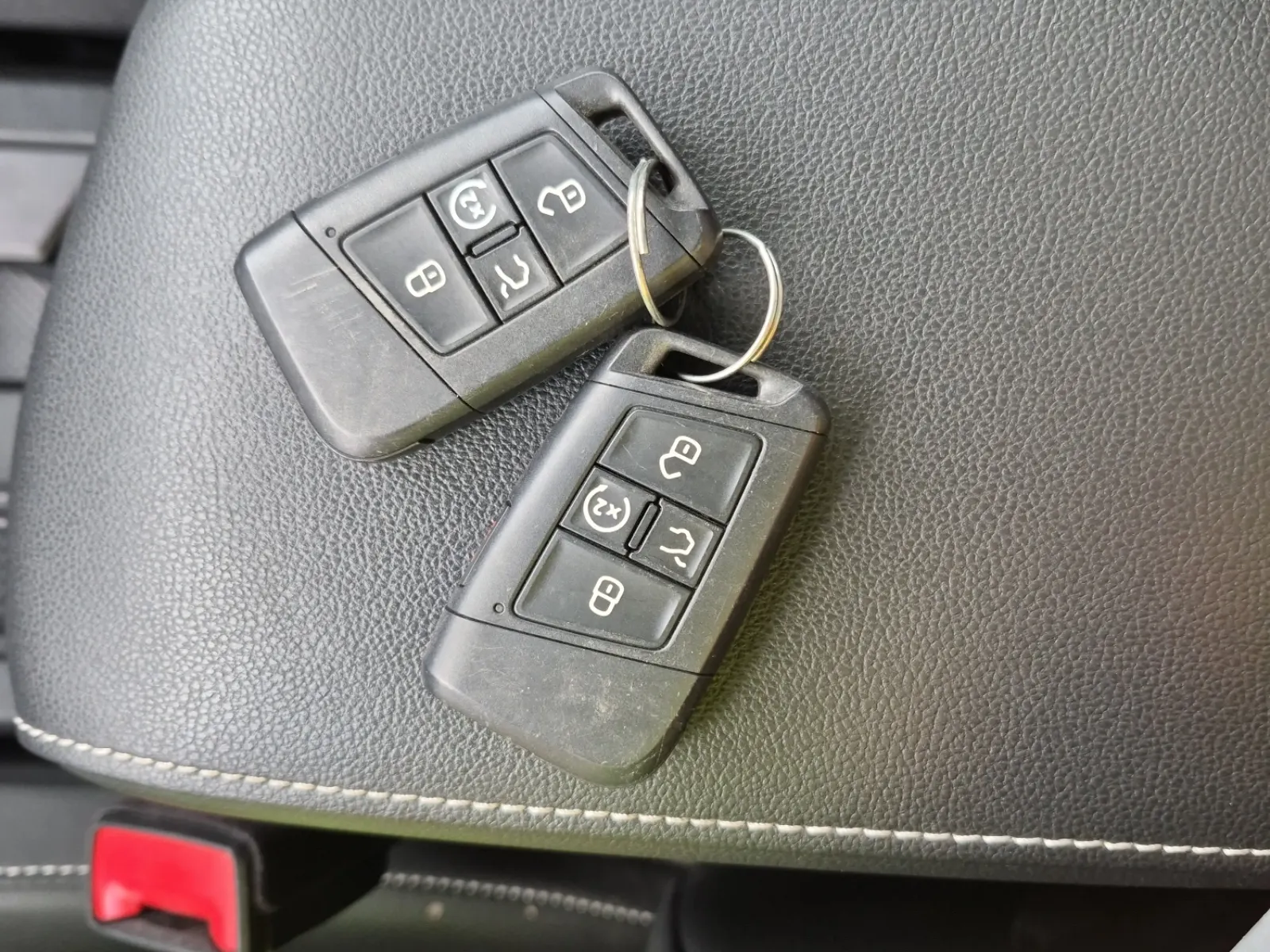 Keys/Fobs/Manual Photo