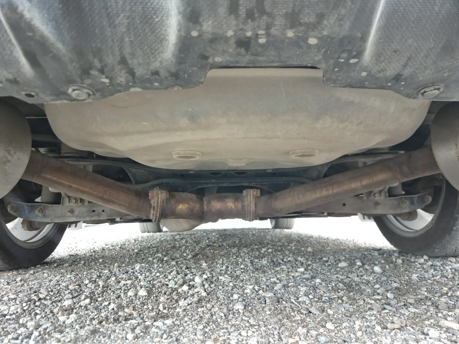 Undercarriage - Rear Photo