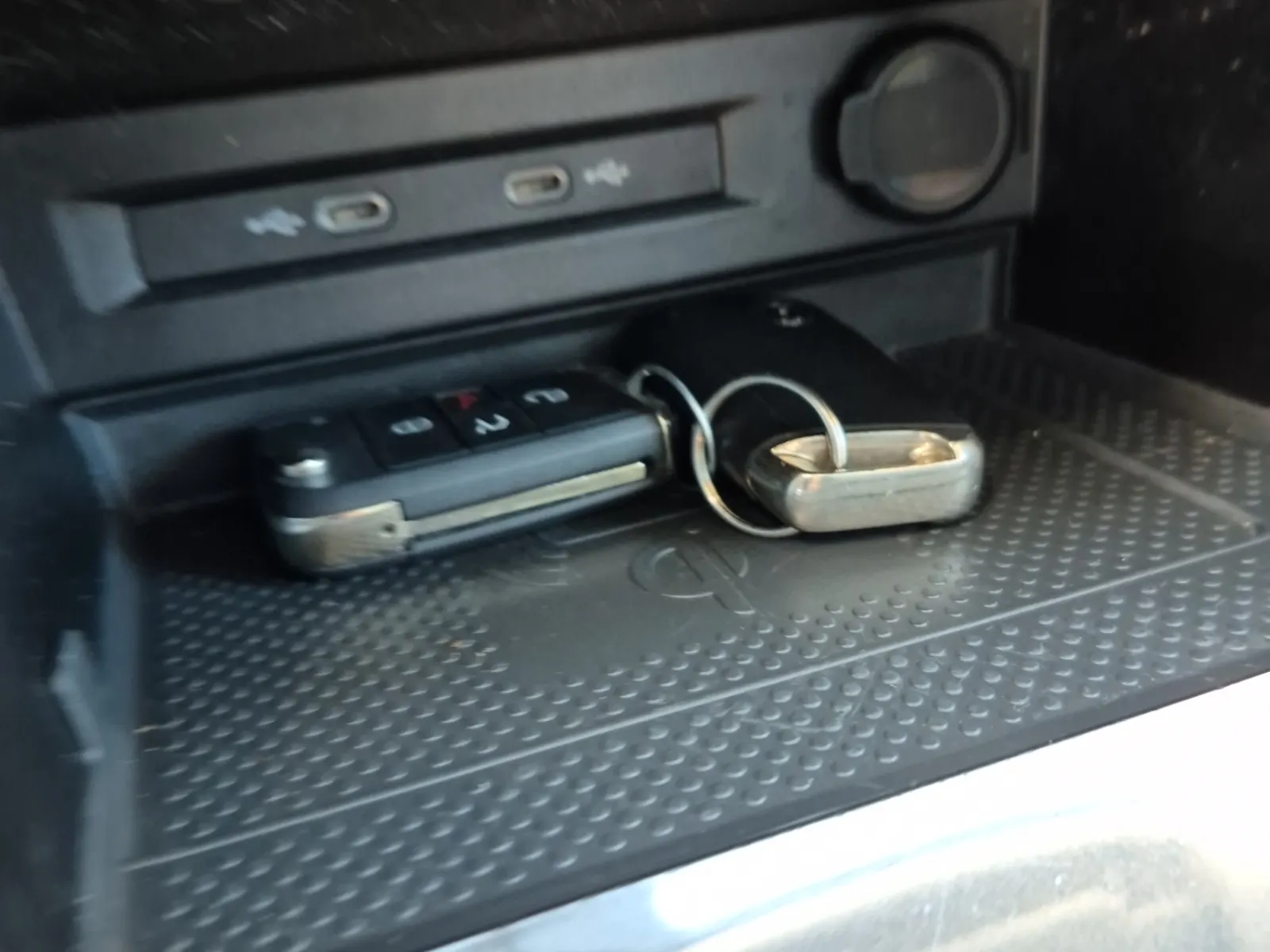 Keys/Fobs/Manual Photo