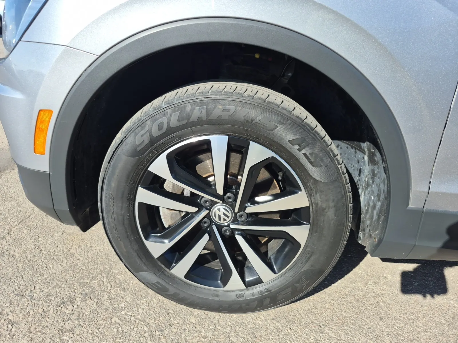 Front driver wheel/tire photo
