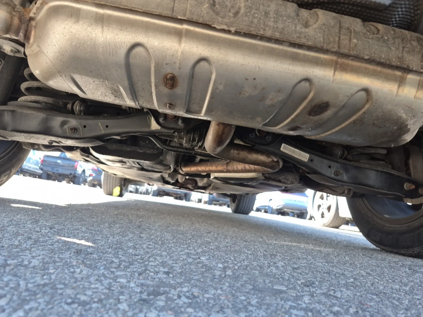 Undercarriage - Rear Photo