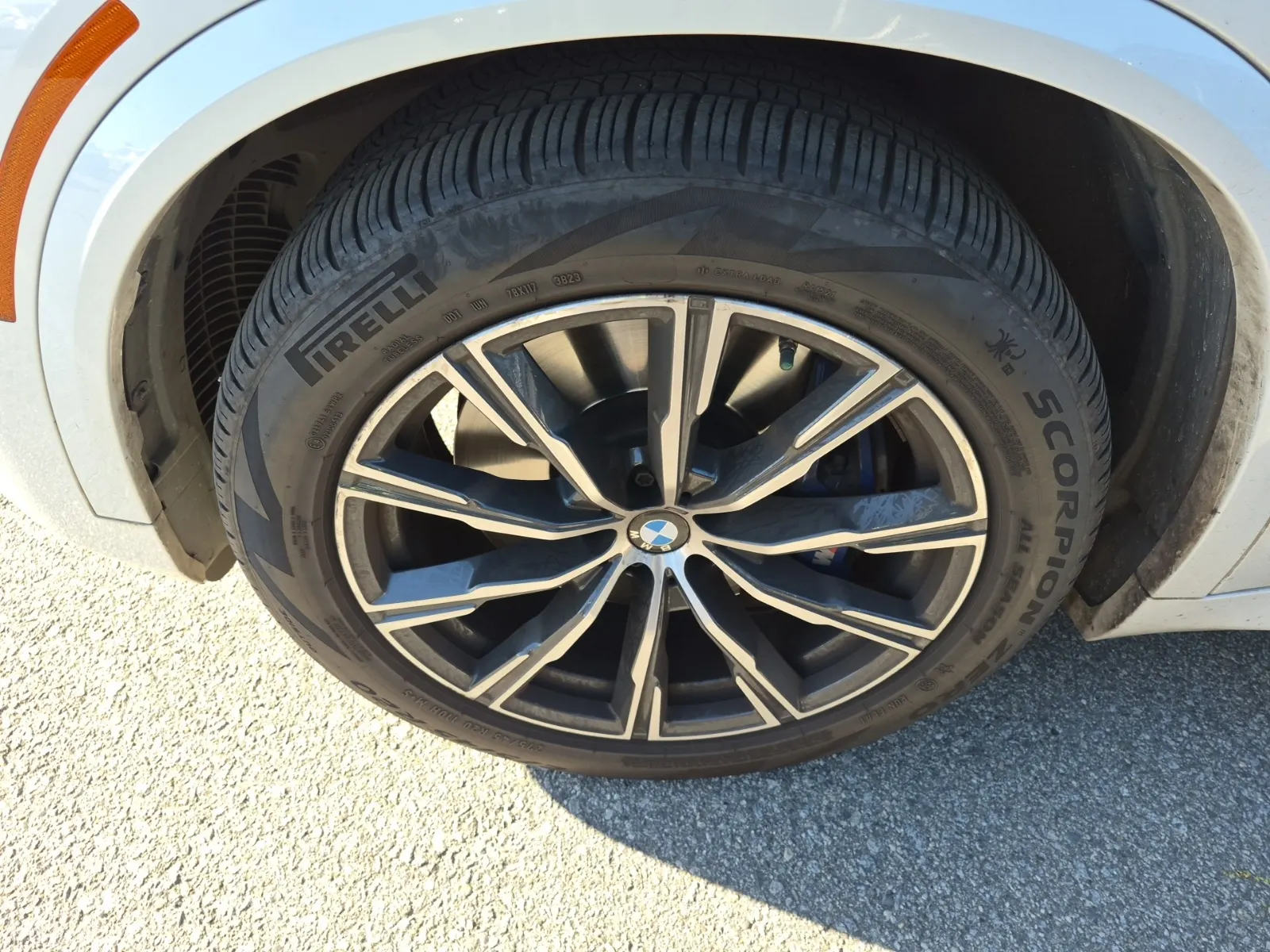 Front driver wheel/tire photo