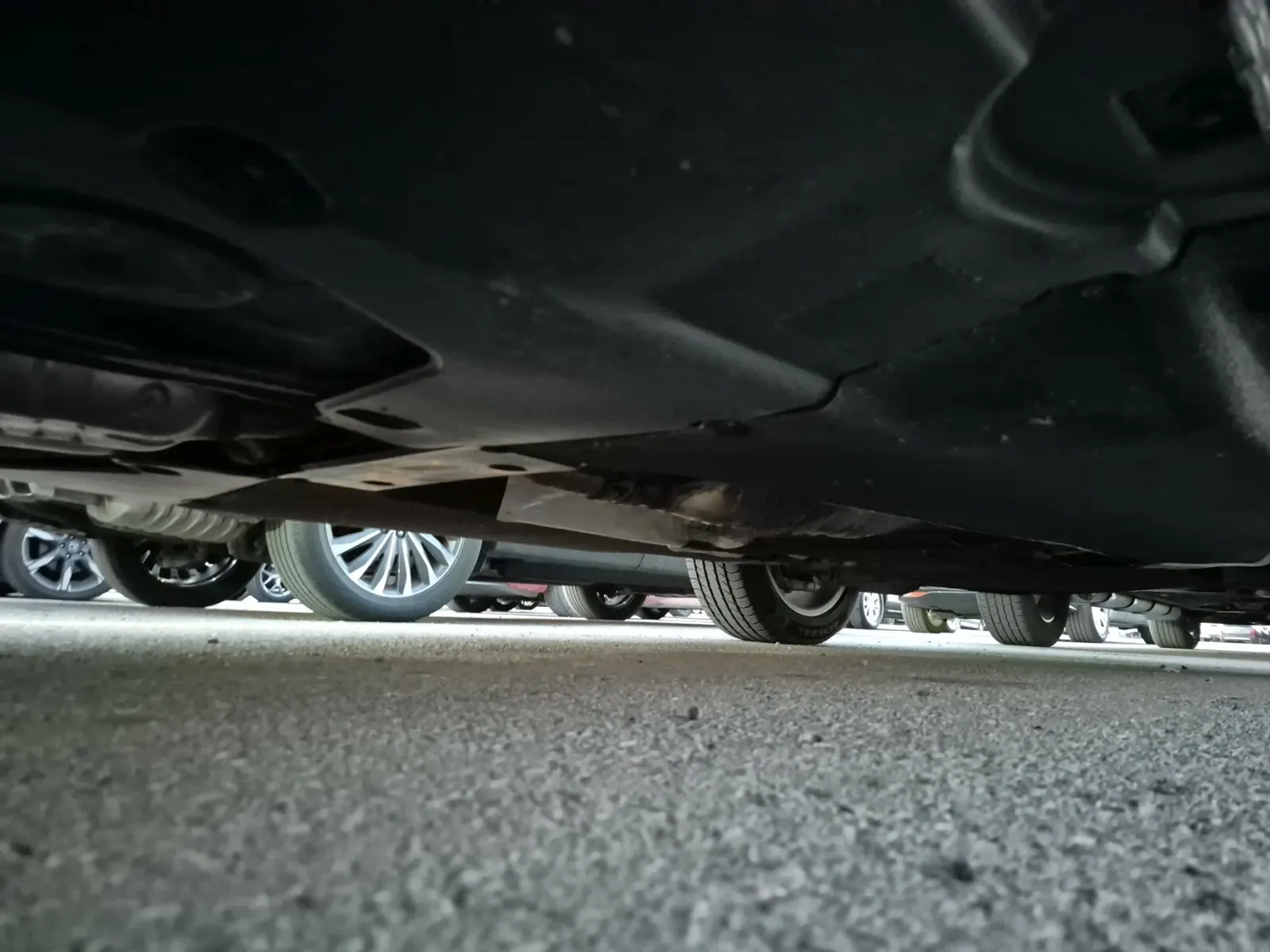 Undercarriage - Passenger Photo