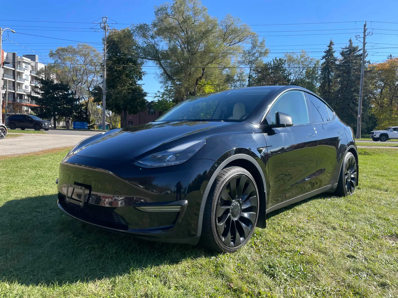 3/4 Front (Main image)