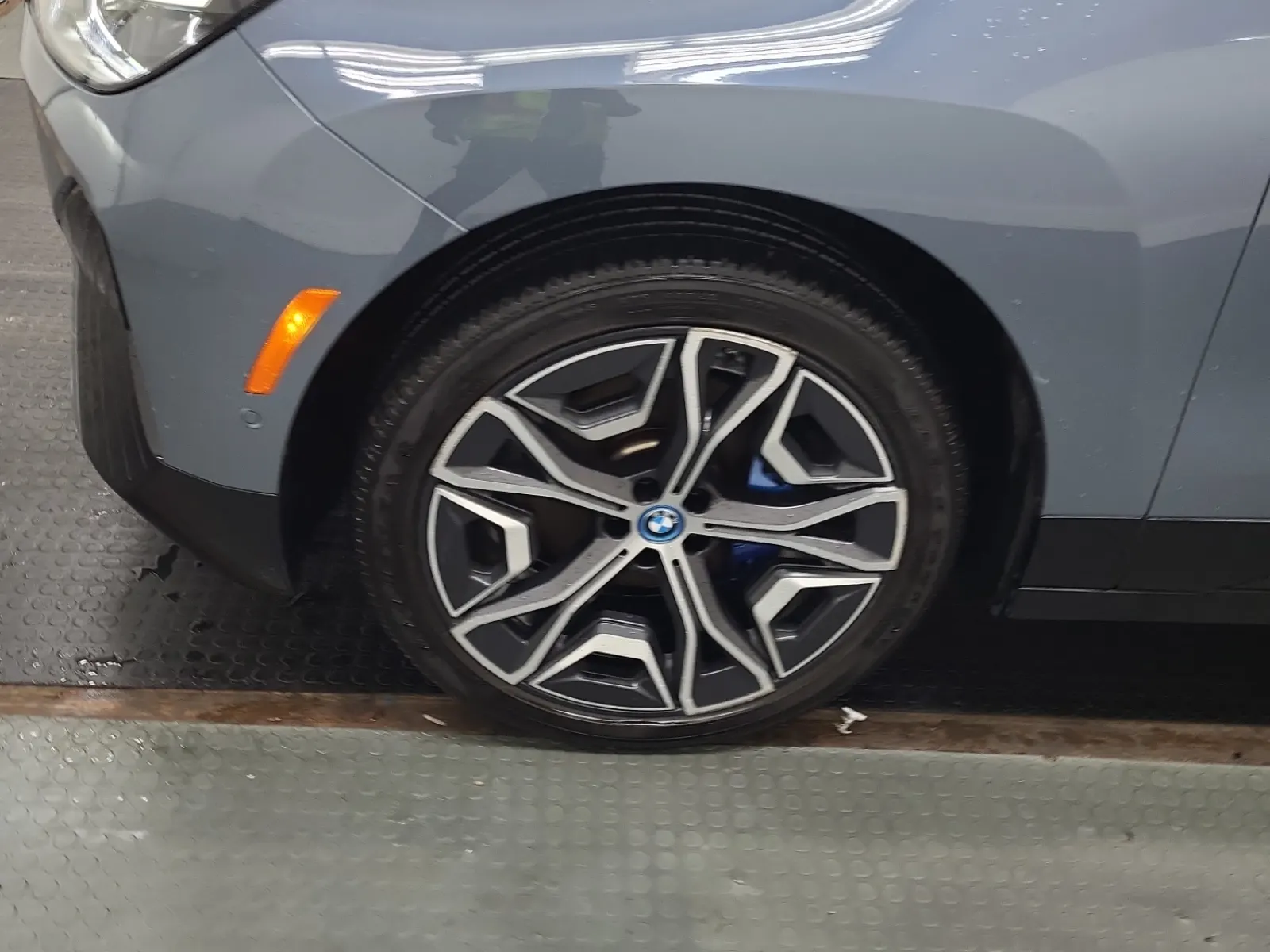 Front driver wheel/tire photo