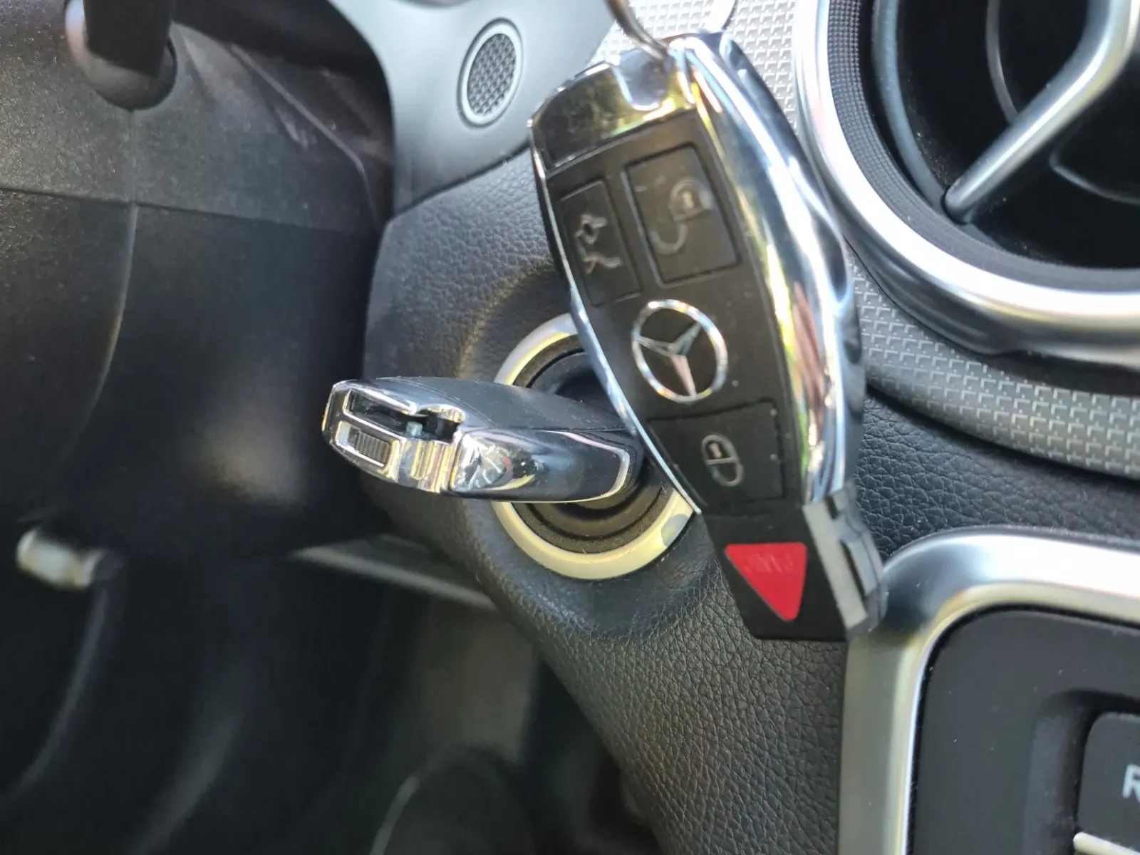 Keys/Fobs/Manual Photo