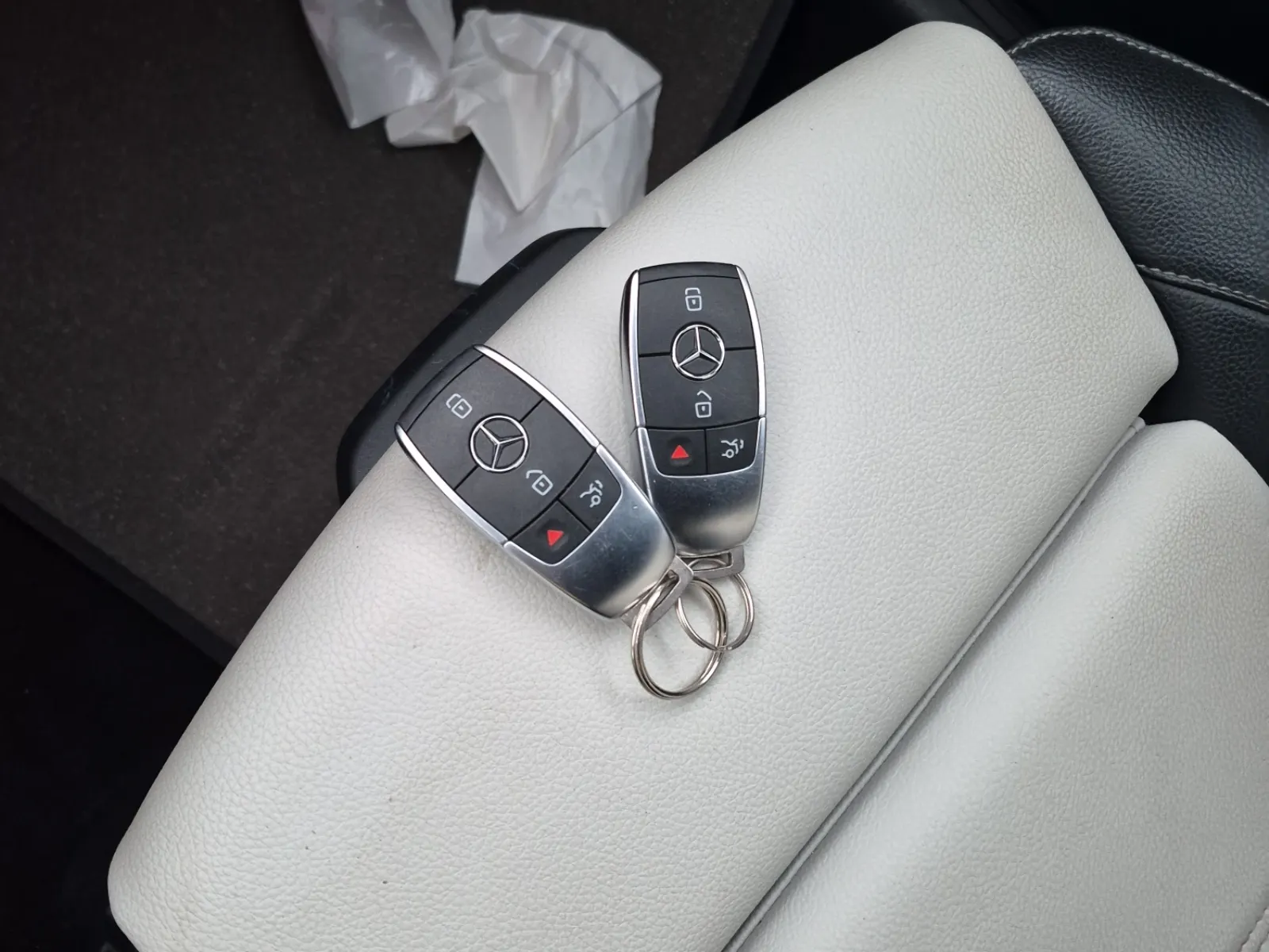 Keys/Fobs/Manual Photo