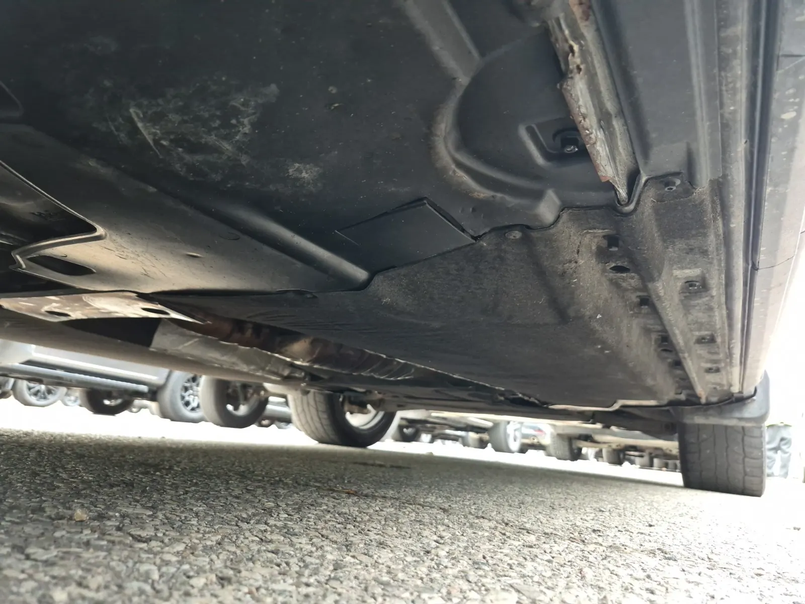 Undercarriage - Passenger Photo