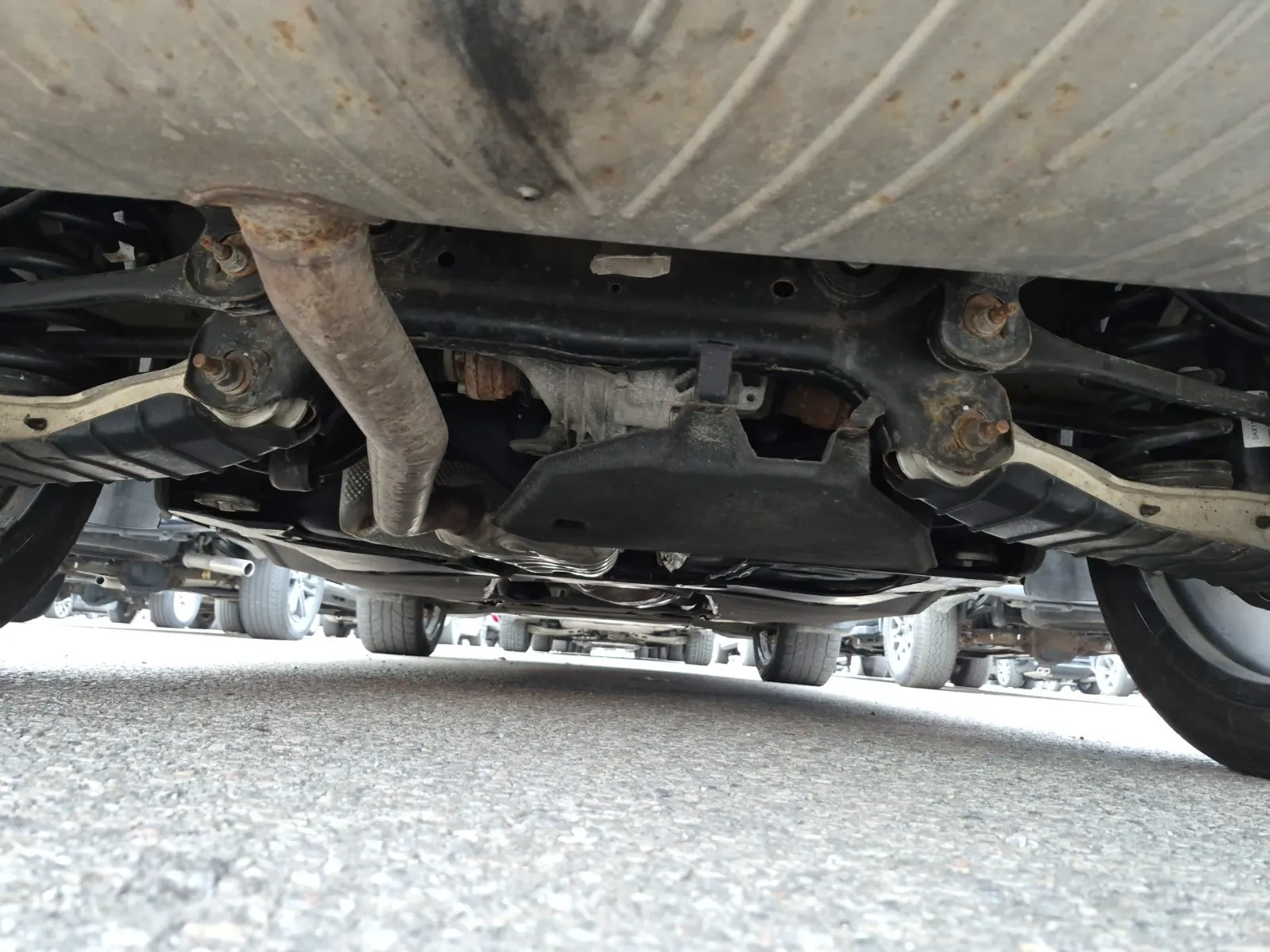 Undercarriage - Rear Photo