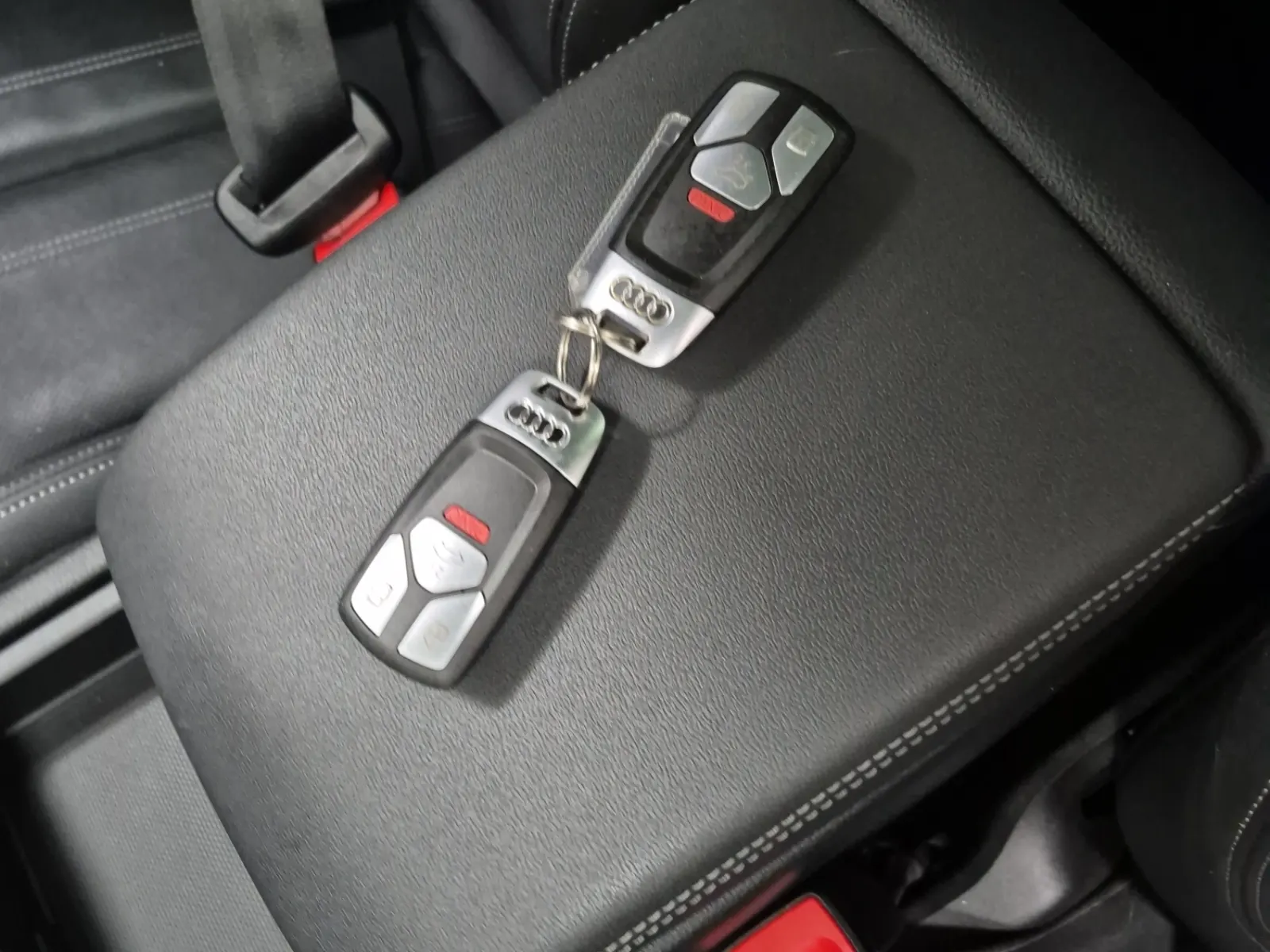 Keys/Fobs/Manual Photo