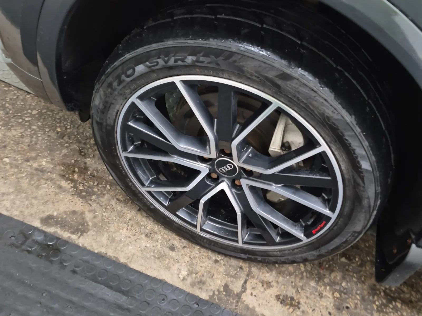 Front driver wheel/tire photo