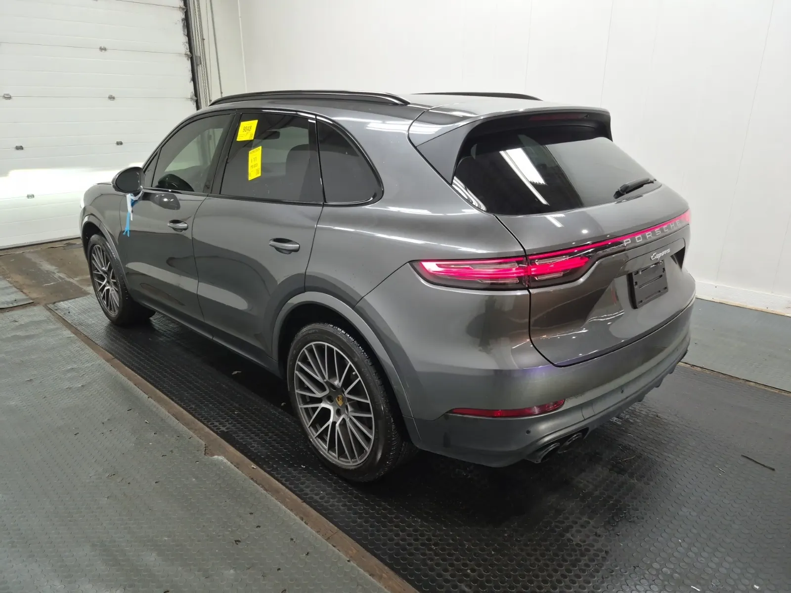 Driver Rear 3/4 Photo