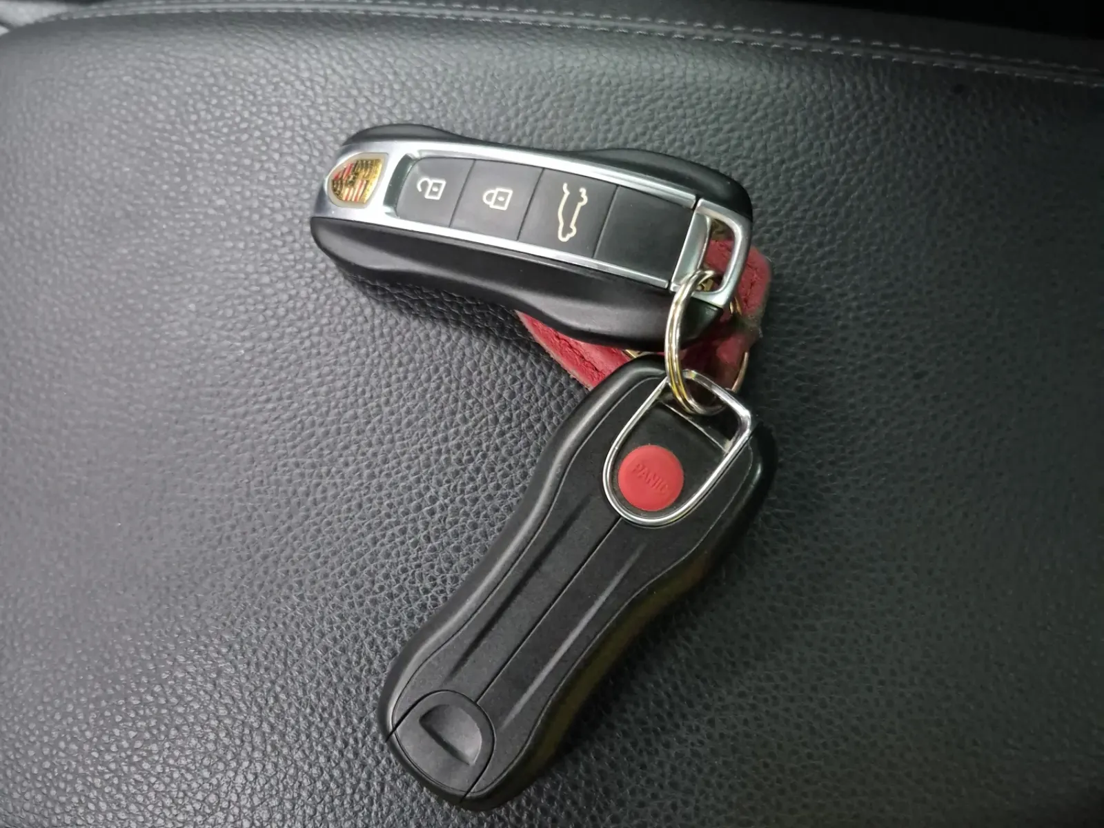 Keys/Fobs/Manual Photo