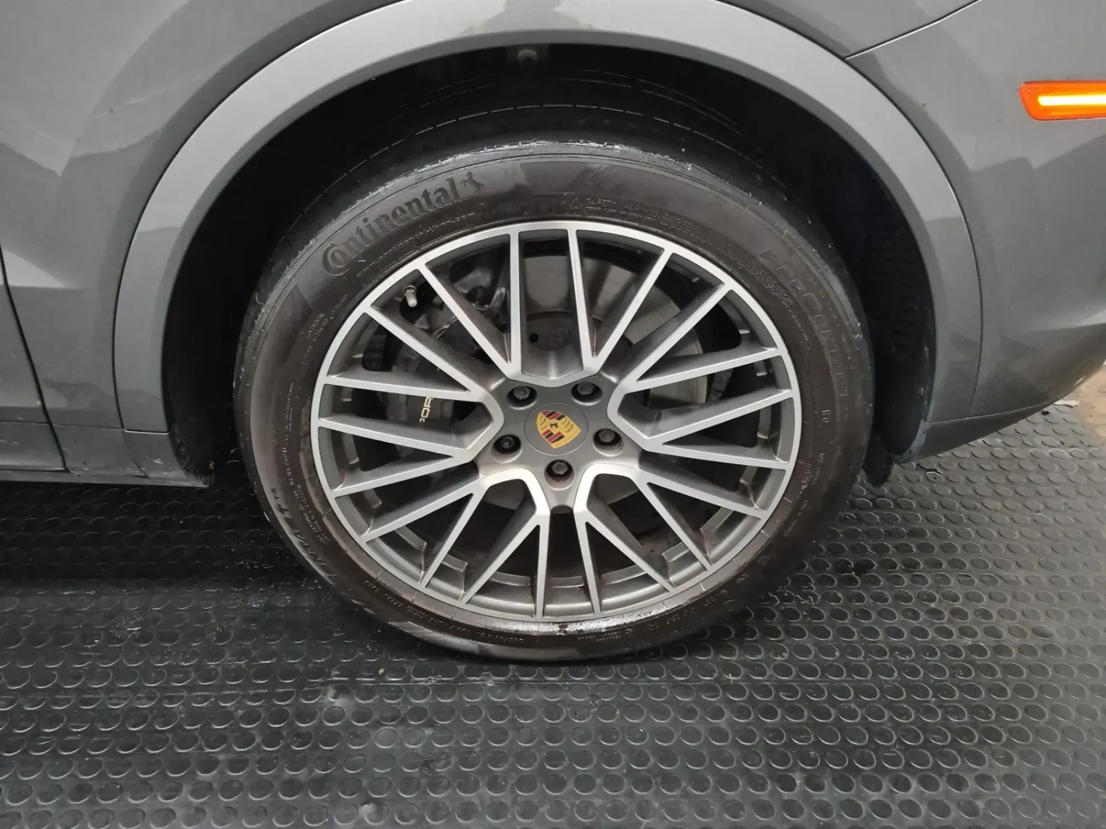 Right Front Wheel/Tire Photo