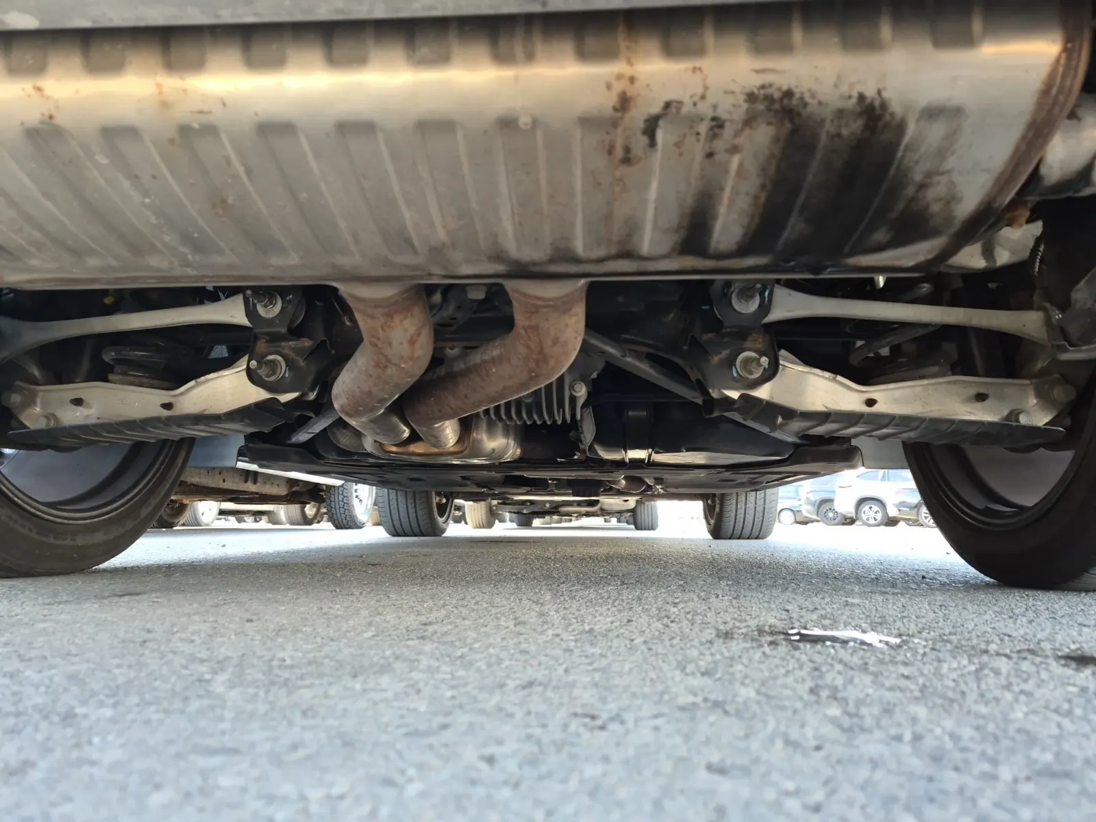 Undercarriage - Rear Photo