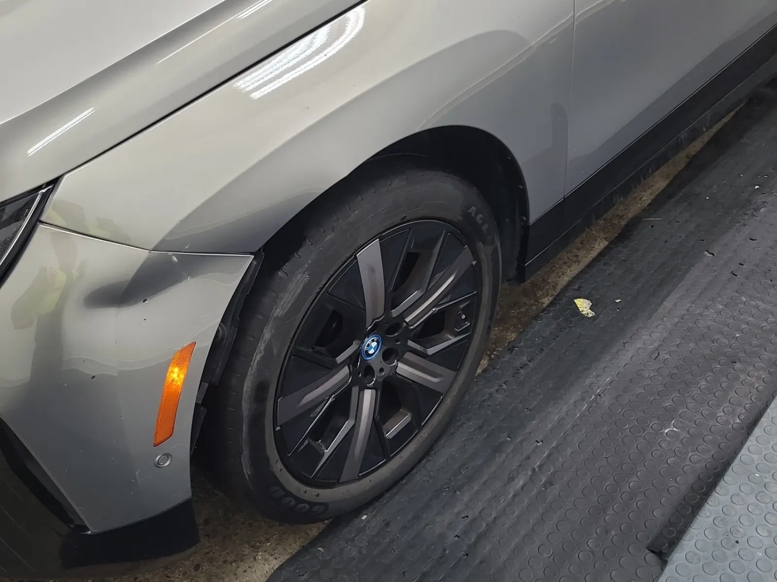 Front driver wheel/tire photo