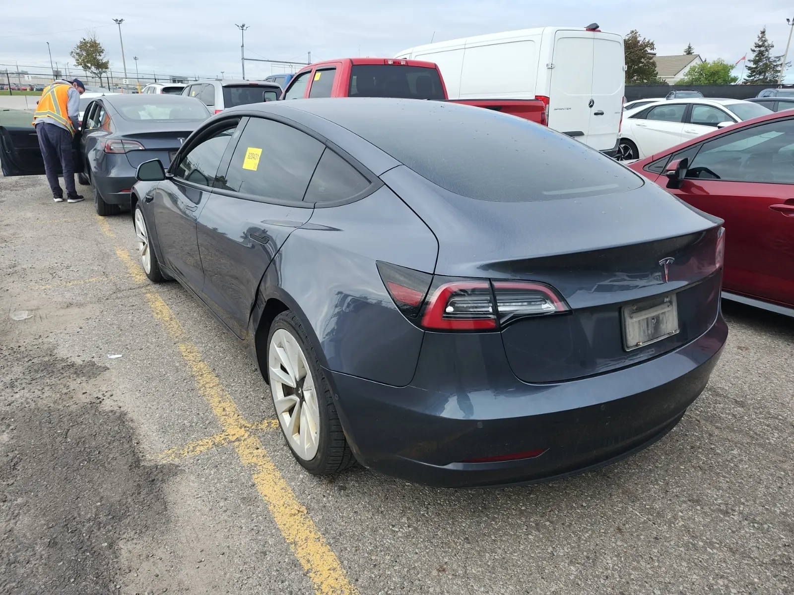 Driver Rear 3/4 Photo