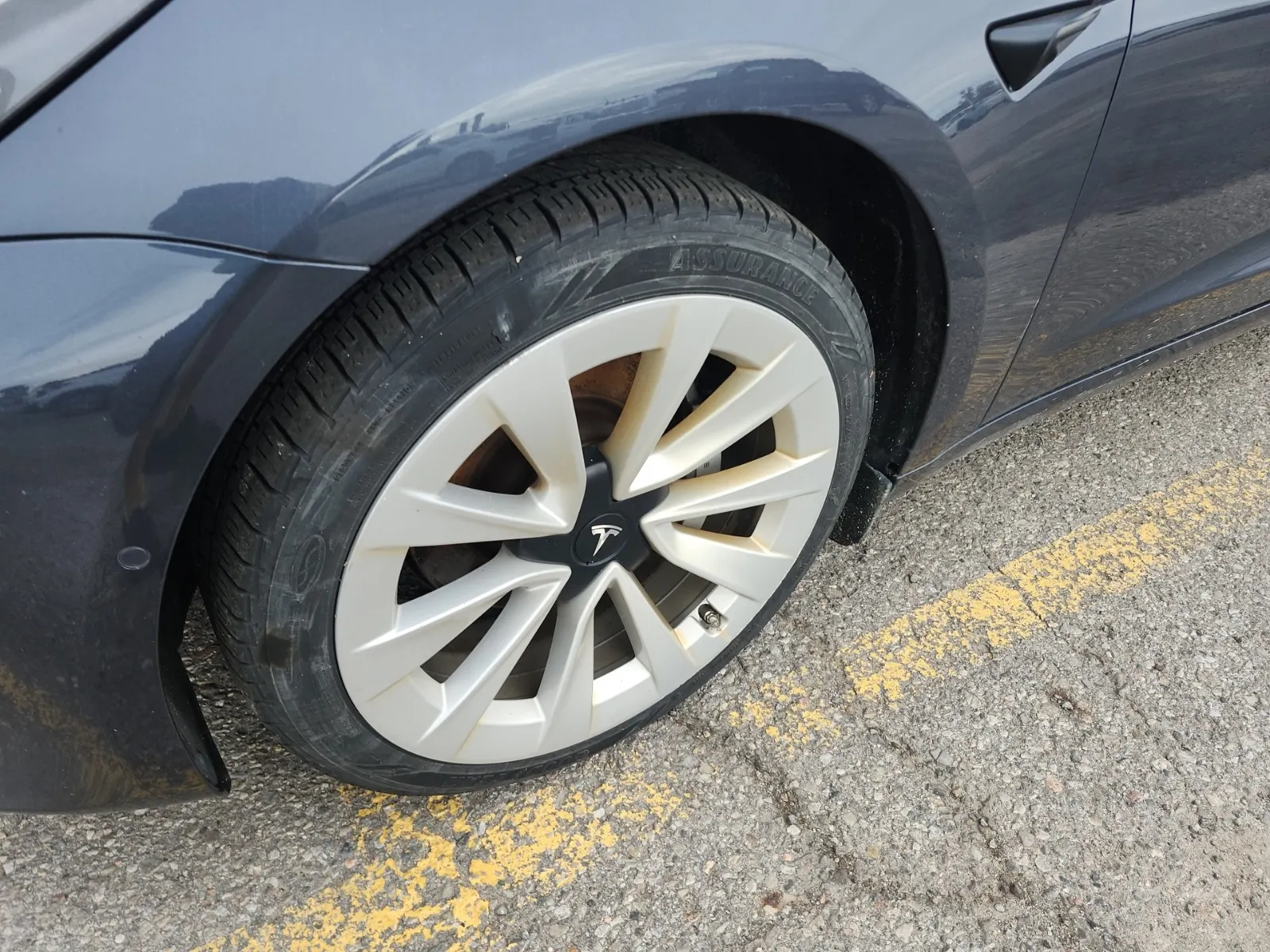 Front driver wheel/tire photo