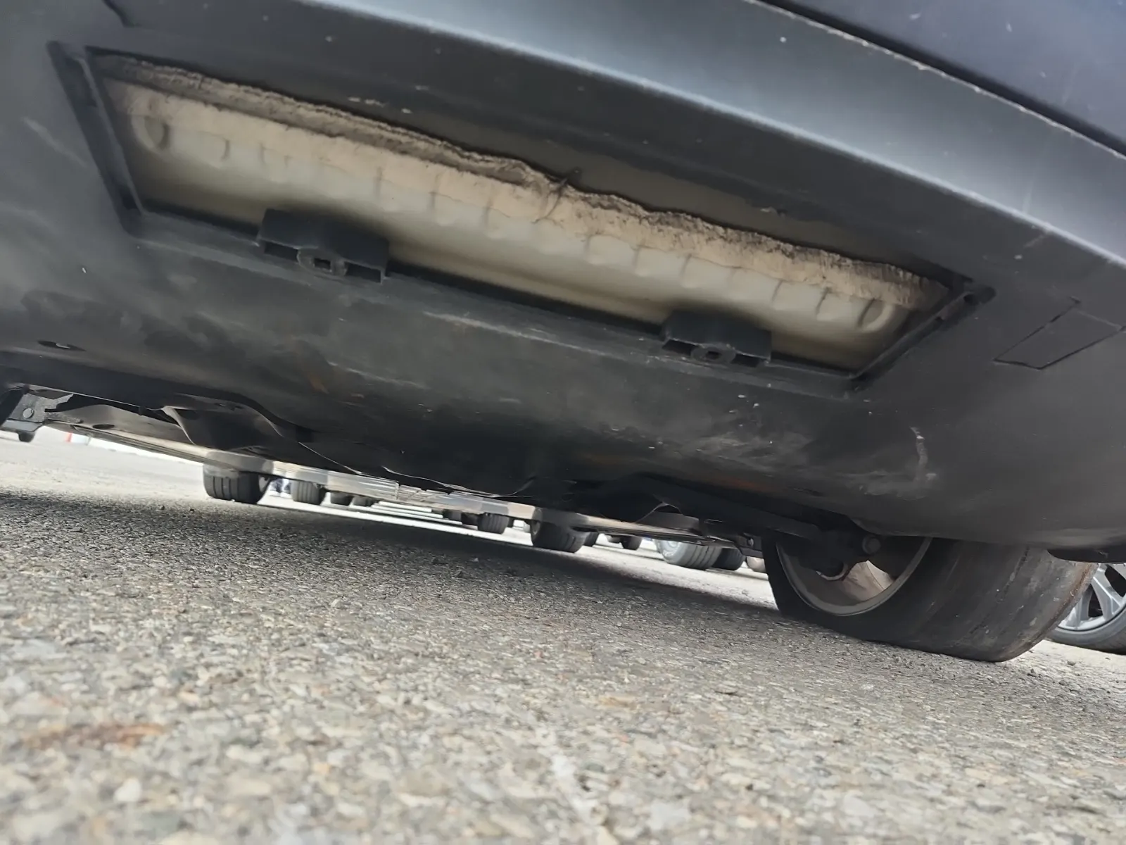 Undercarriage - Rear Photo