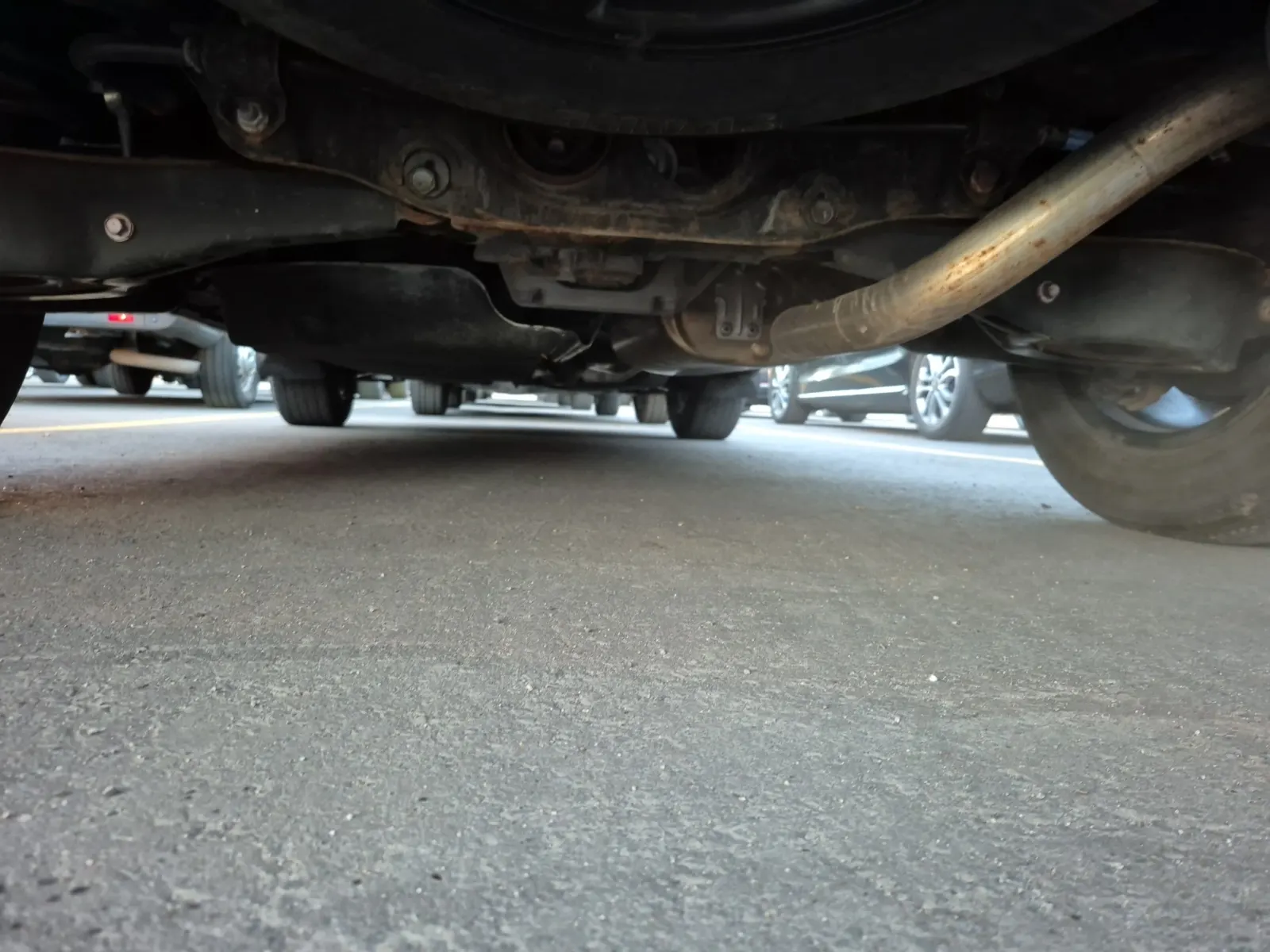 Undercarriage - Rear Photo