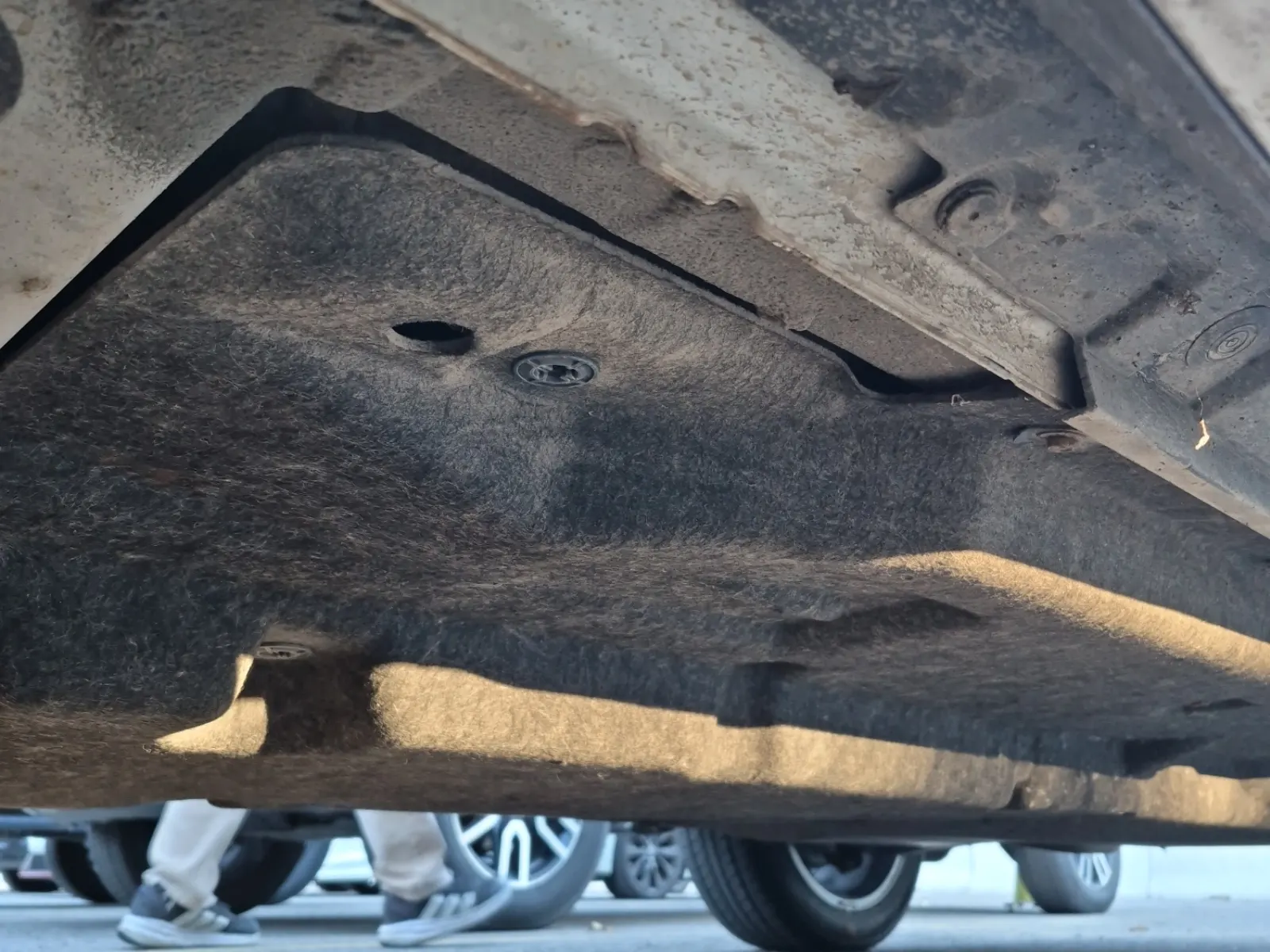 Undercarriage - Driver Photo