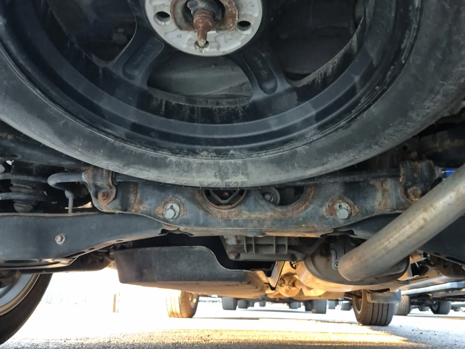 Undercarriage - Rear Photo