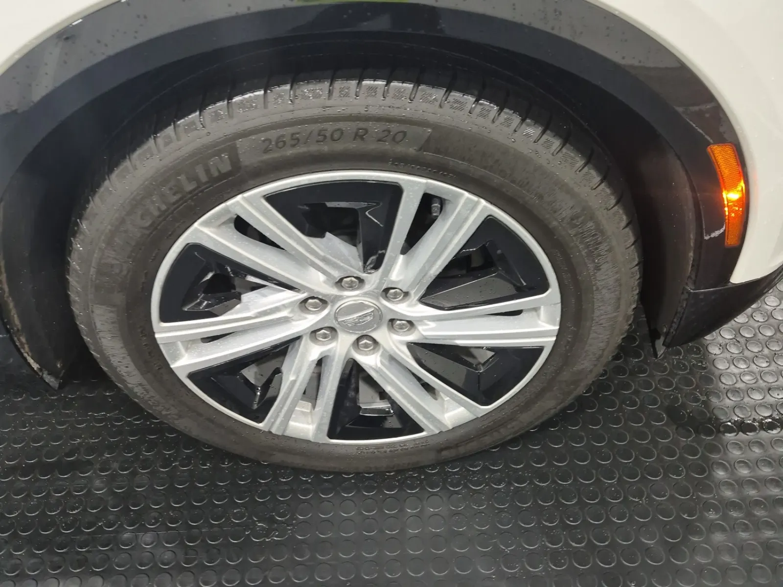 Right Front Wheel/Tire Photo