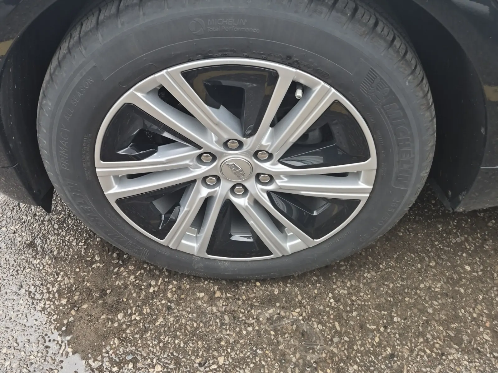 Front driver wheel/tire photo