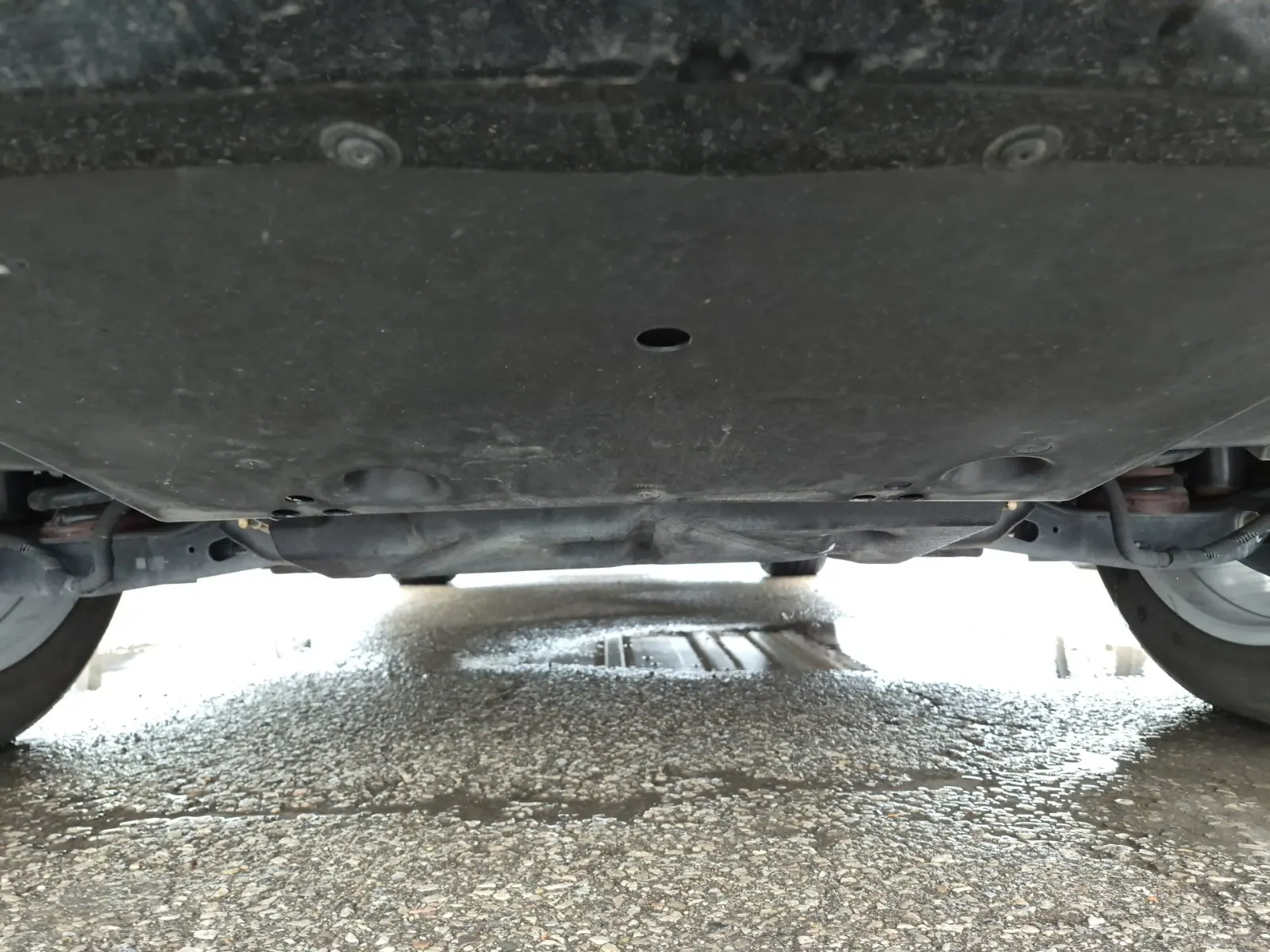 Undercarriage - Rear Photo
