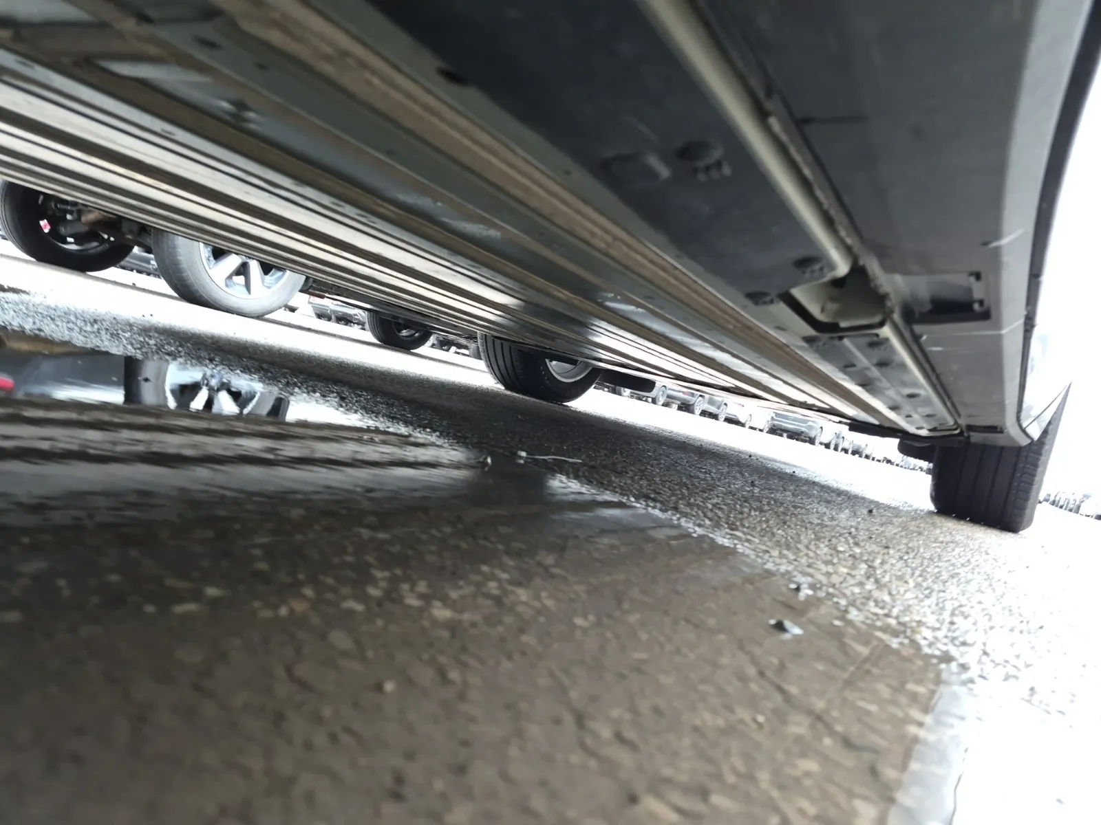 Undercarriage - Passenger Photo