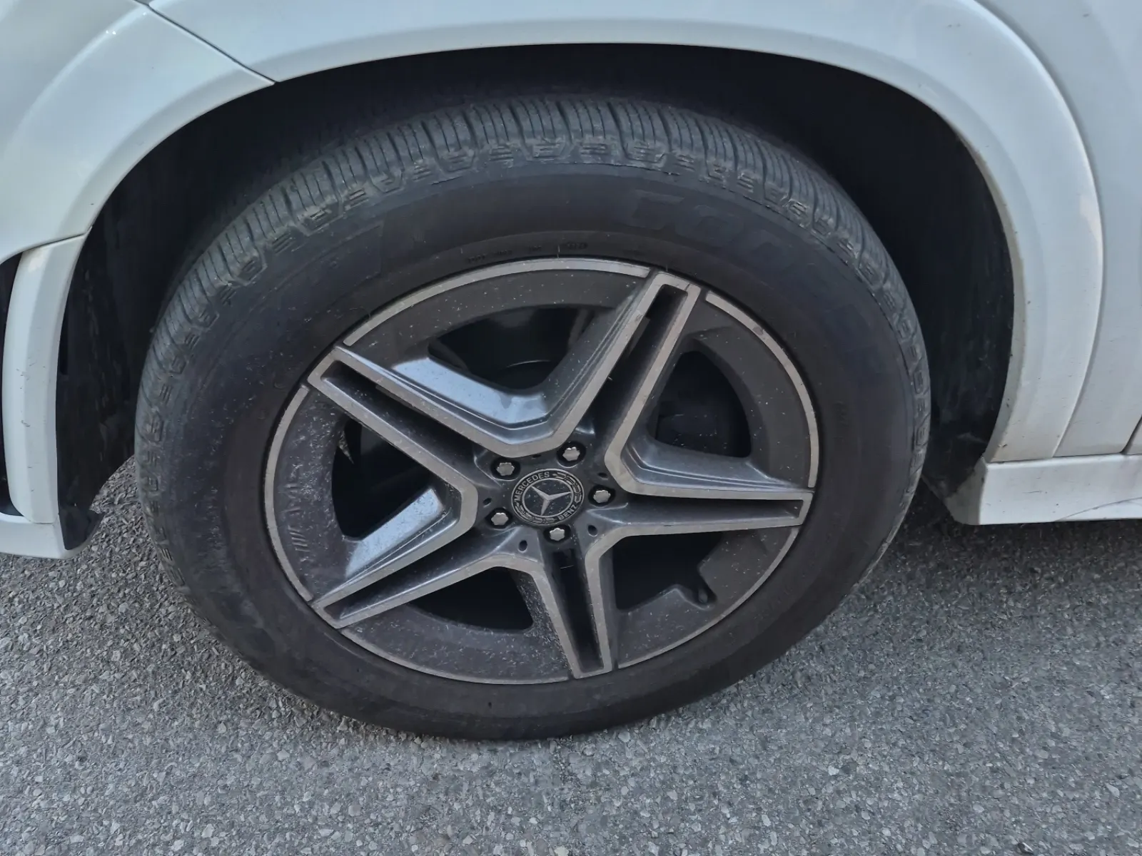Front driver wheel/tire photo