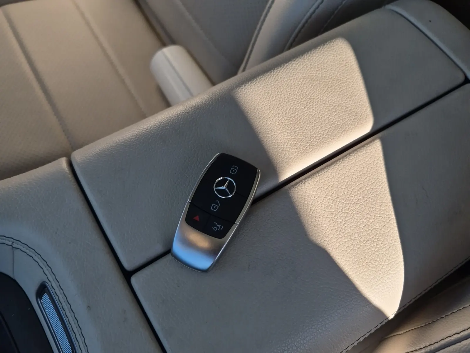 Keys/Fobs/Manual Photo