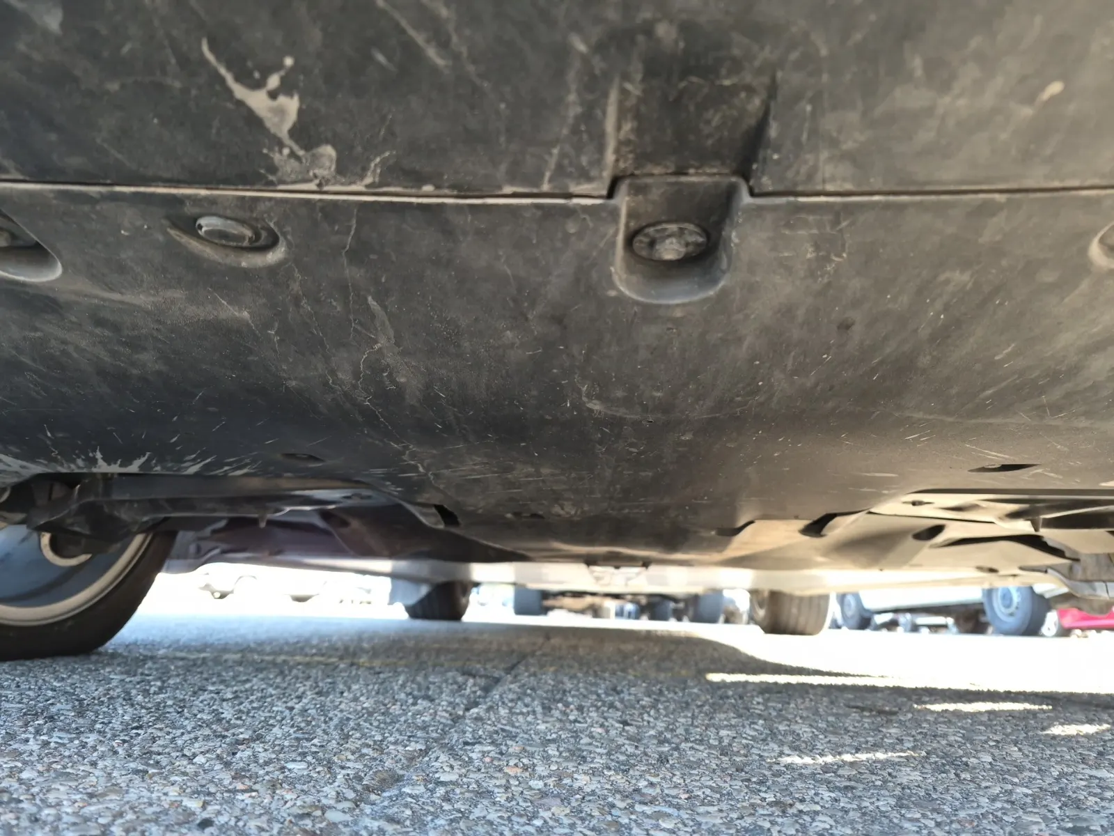 Undercarriage - Rear Photo