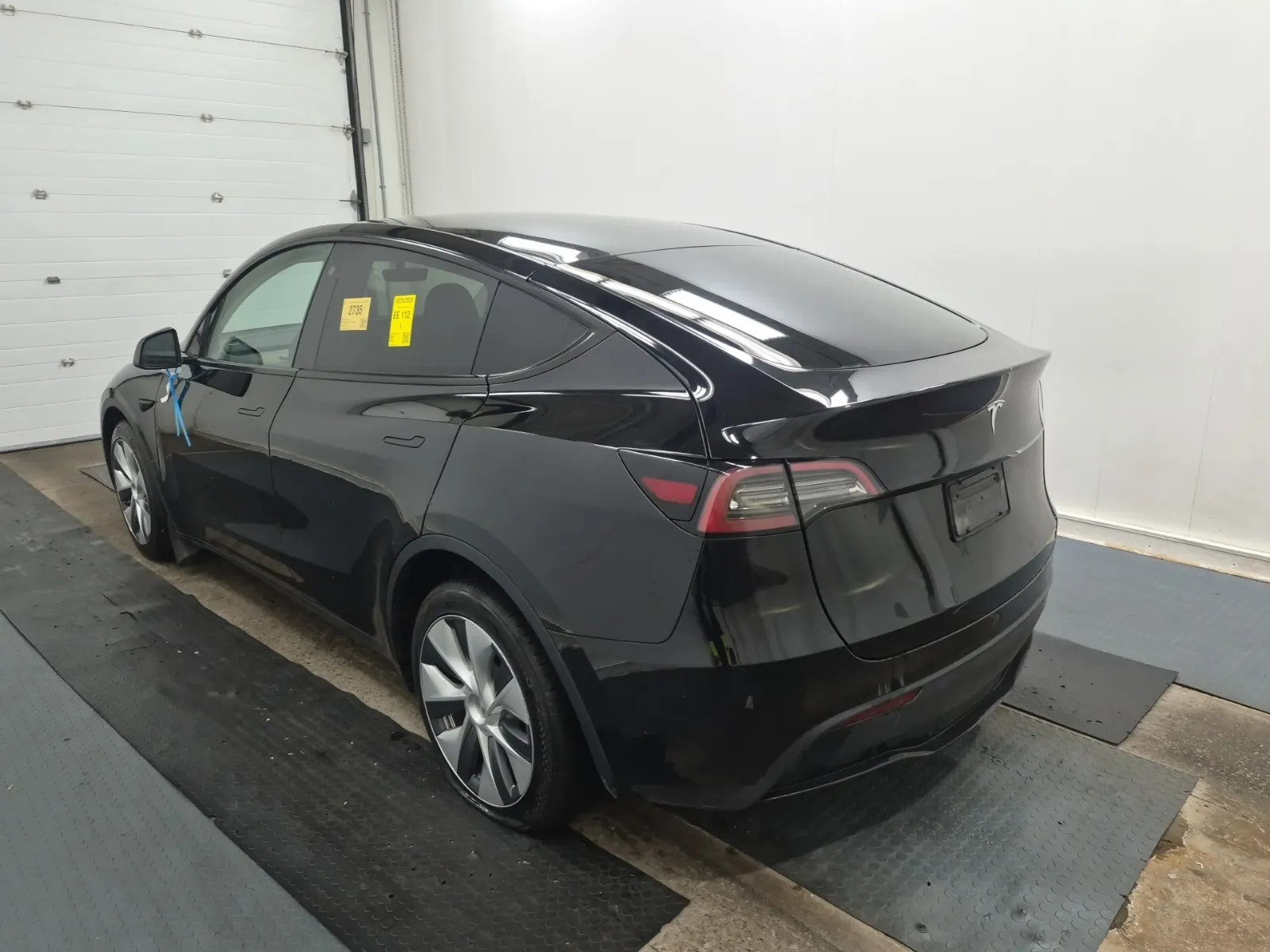 Driver Rear 3/4 Photo