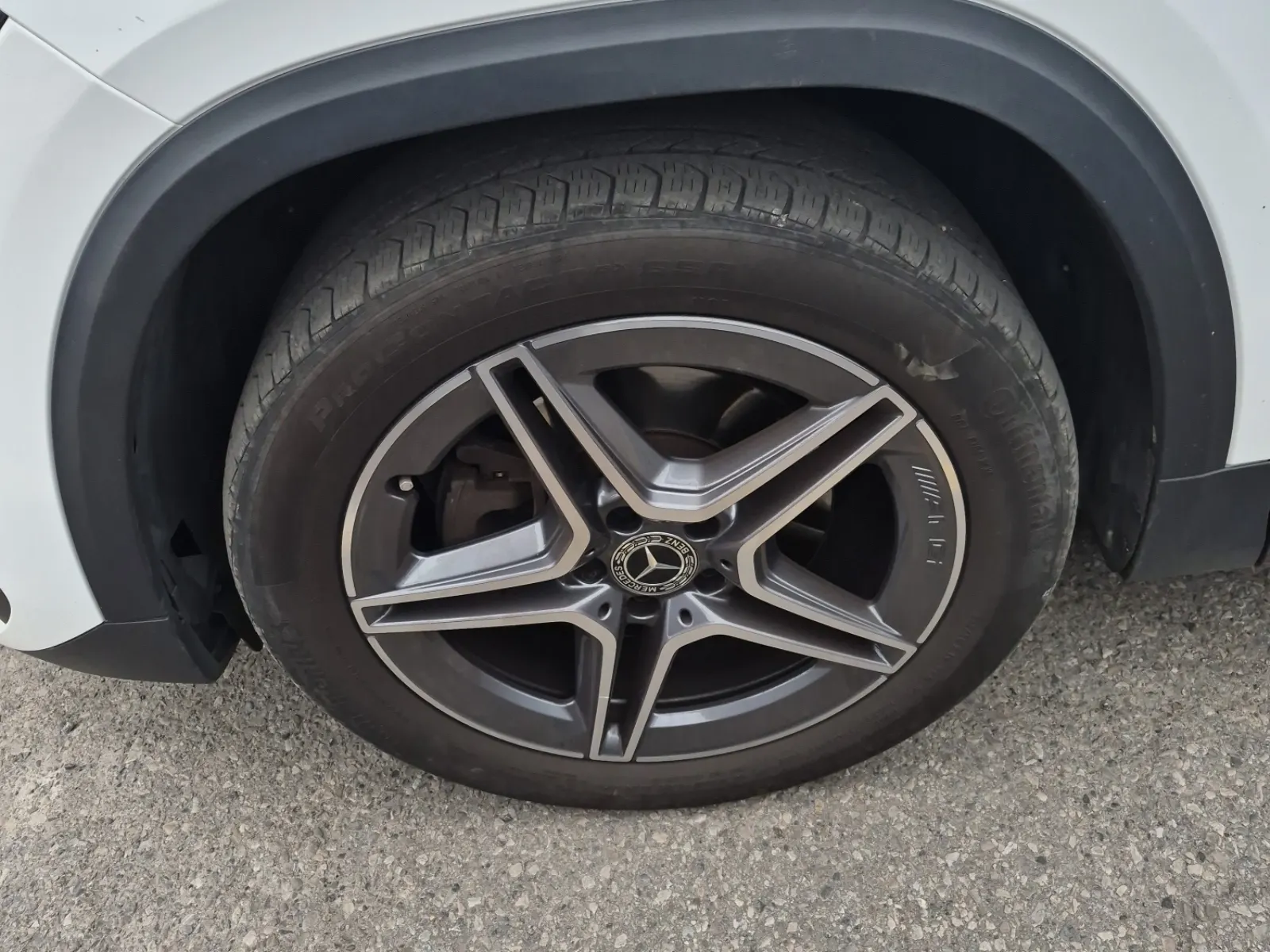 Front driver wheel/tire photo
