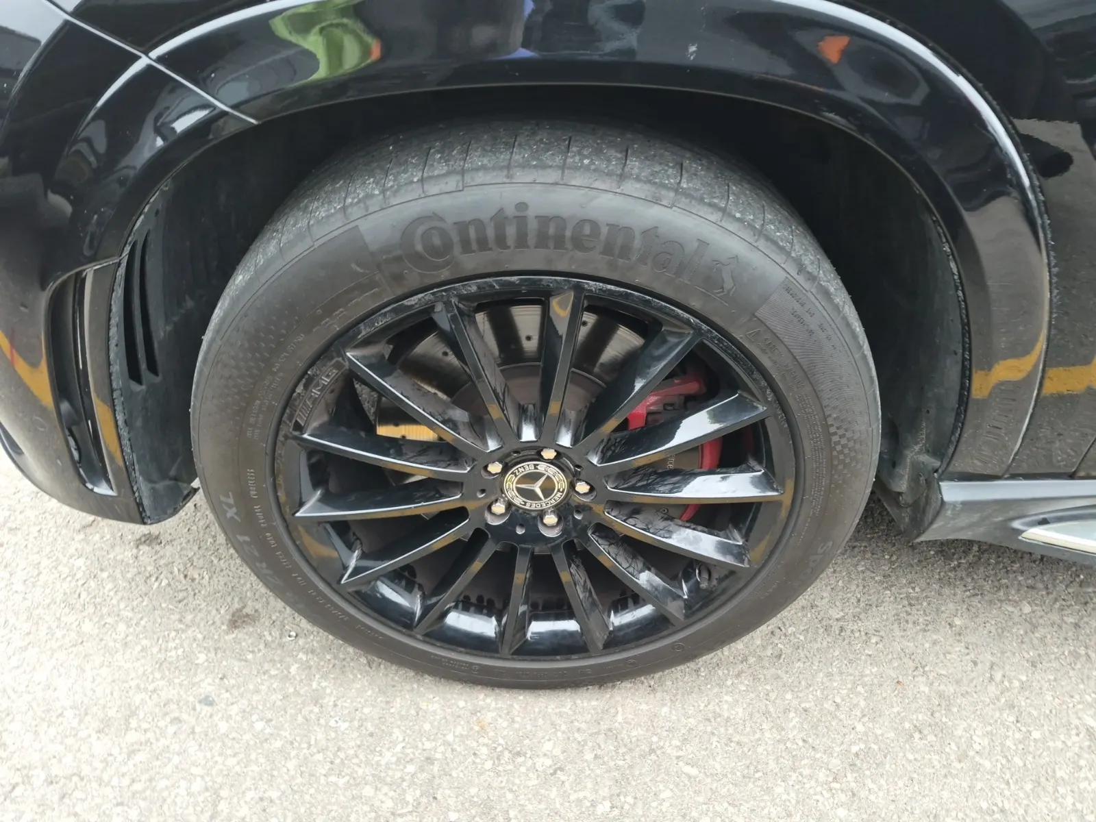 Front driver wheel/tire photo