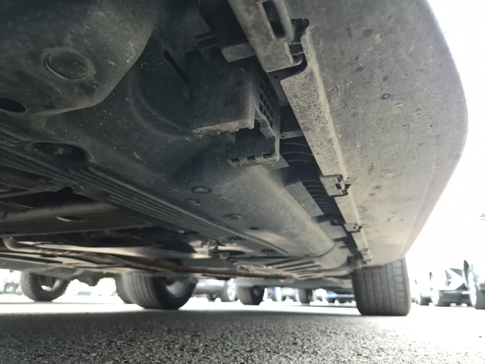 Undercarriage - Driver Photo