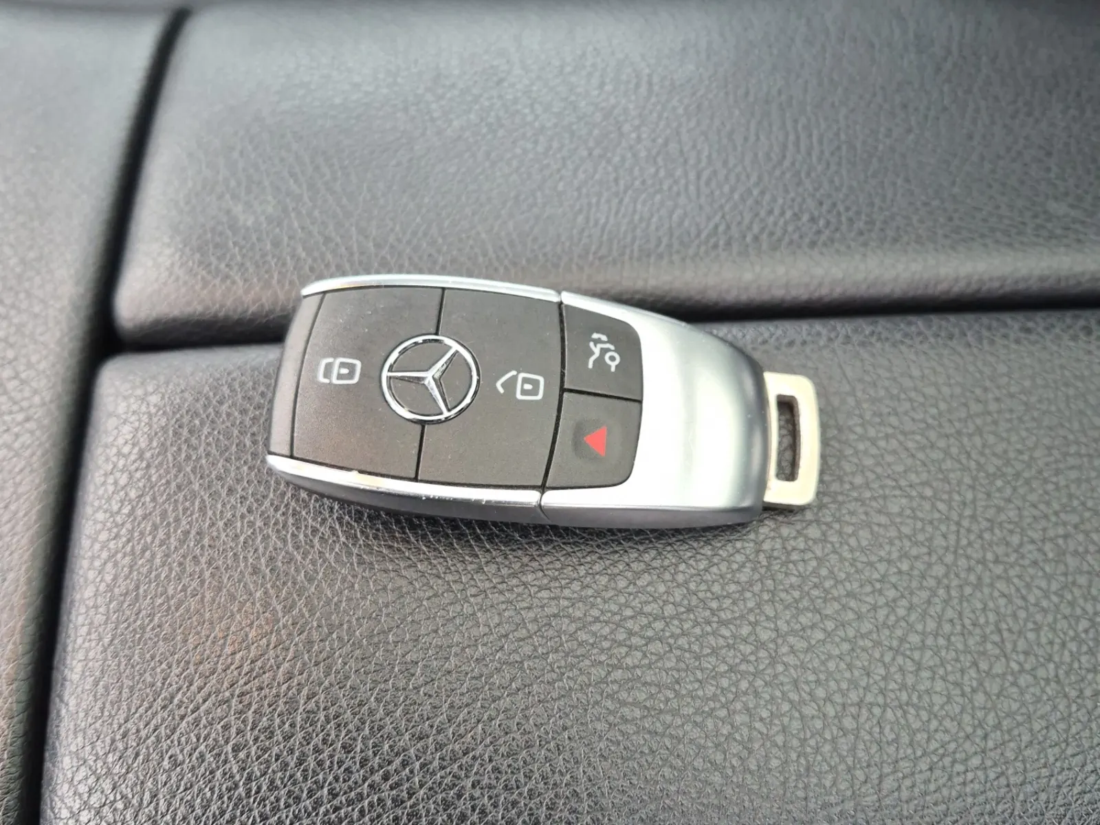 Keys/Fobs/Manual Photo