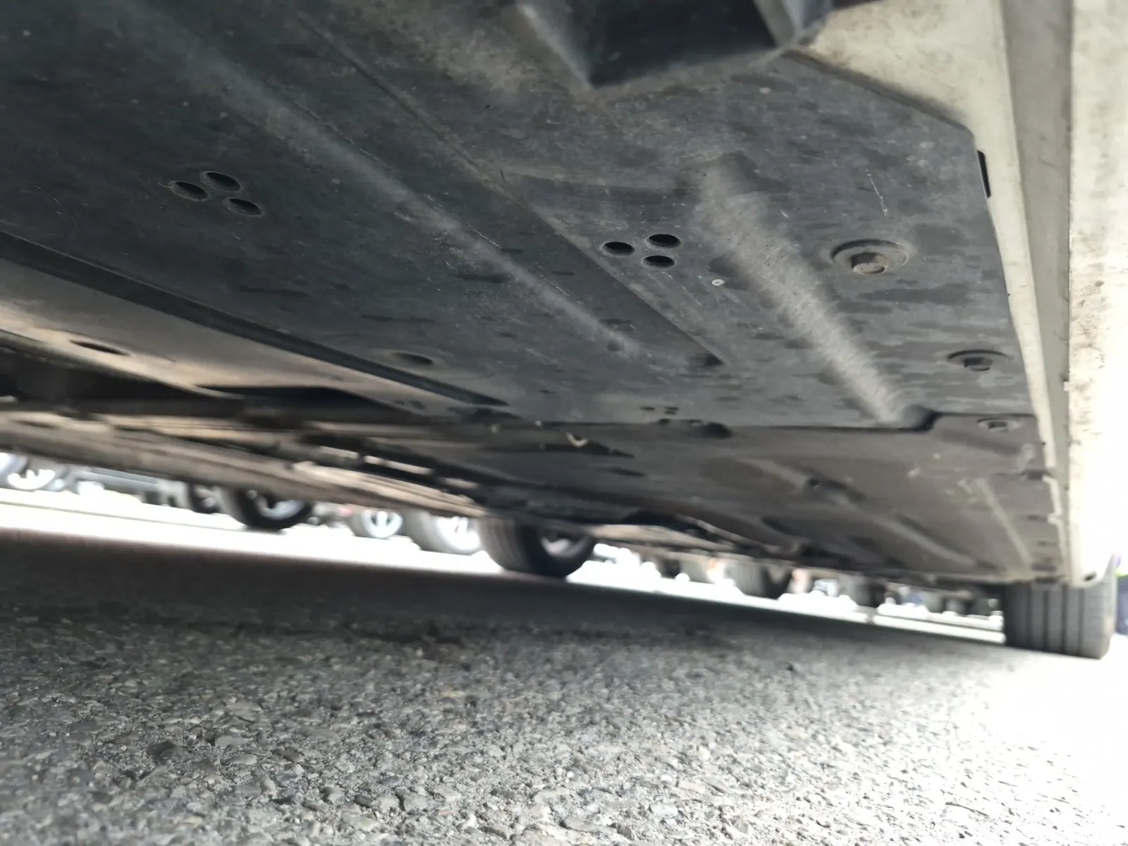 Undercarriage - Passenger Photo