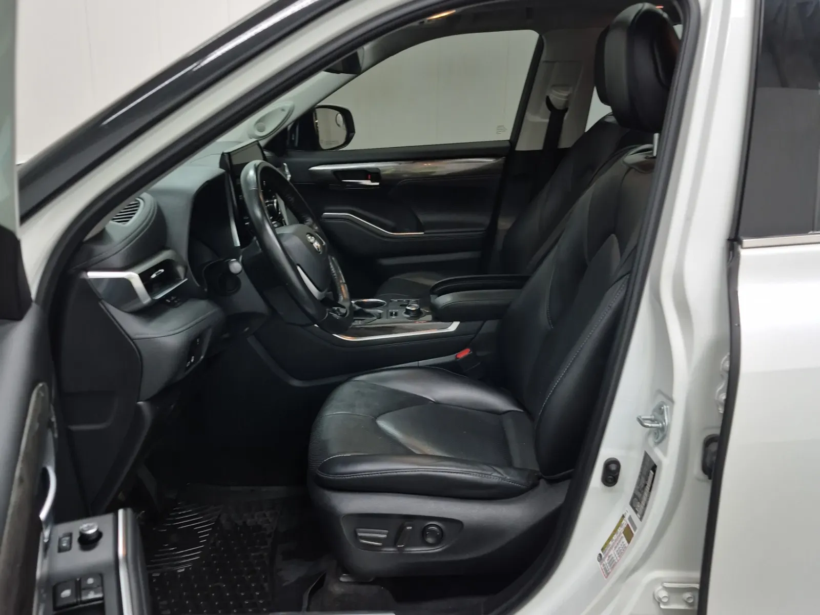 Front Interior Photo