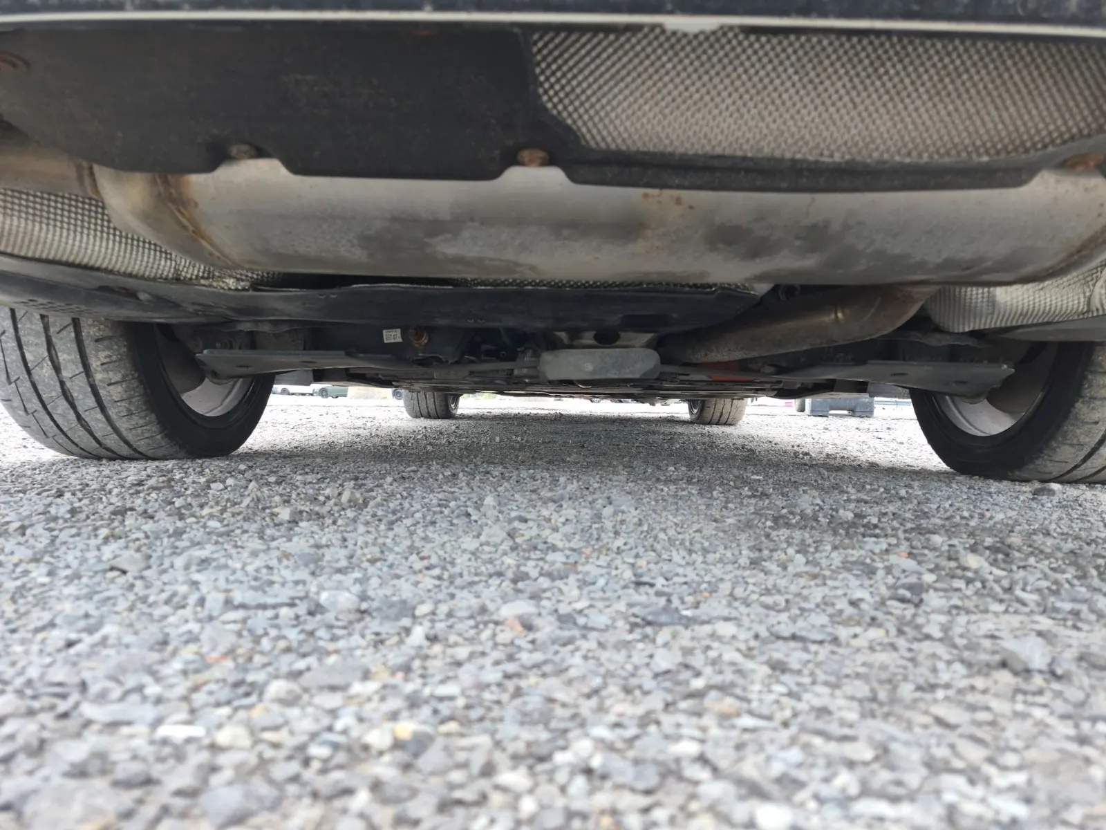 Undercarriage - Rear Photo