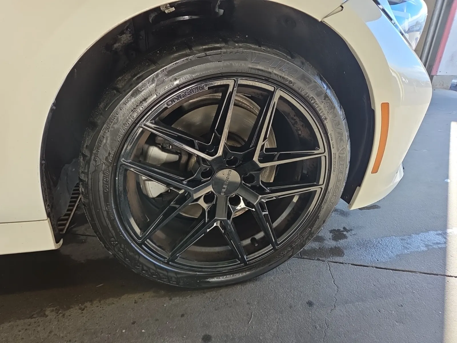 Right Front Wheel/Tire Photo