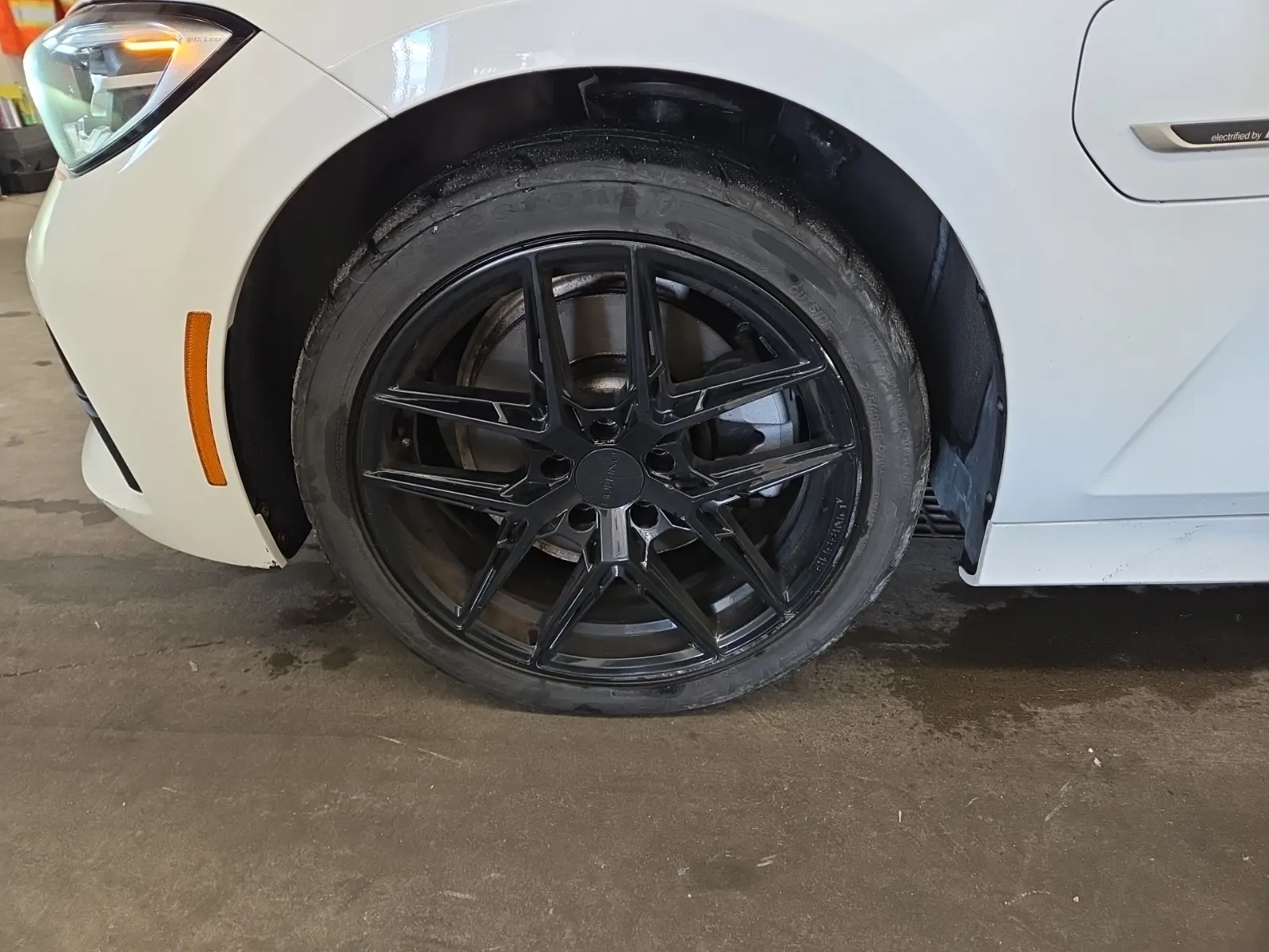 Front driver wheel/tire photo
