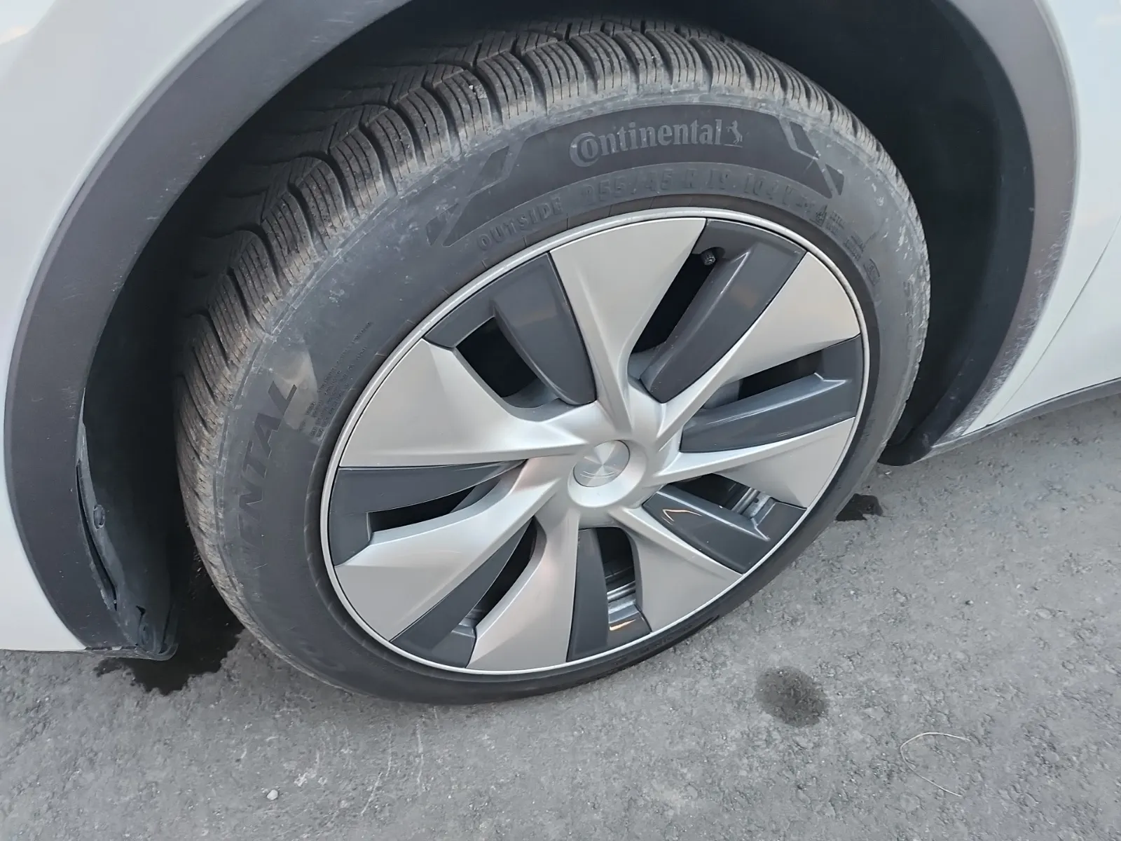 Front driver wheel/tire photo