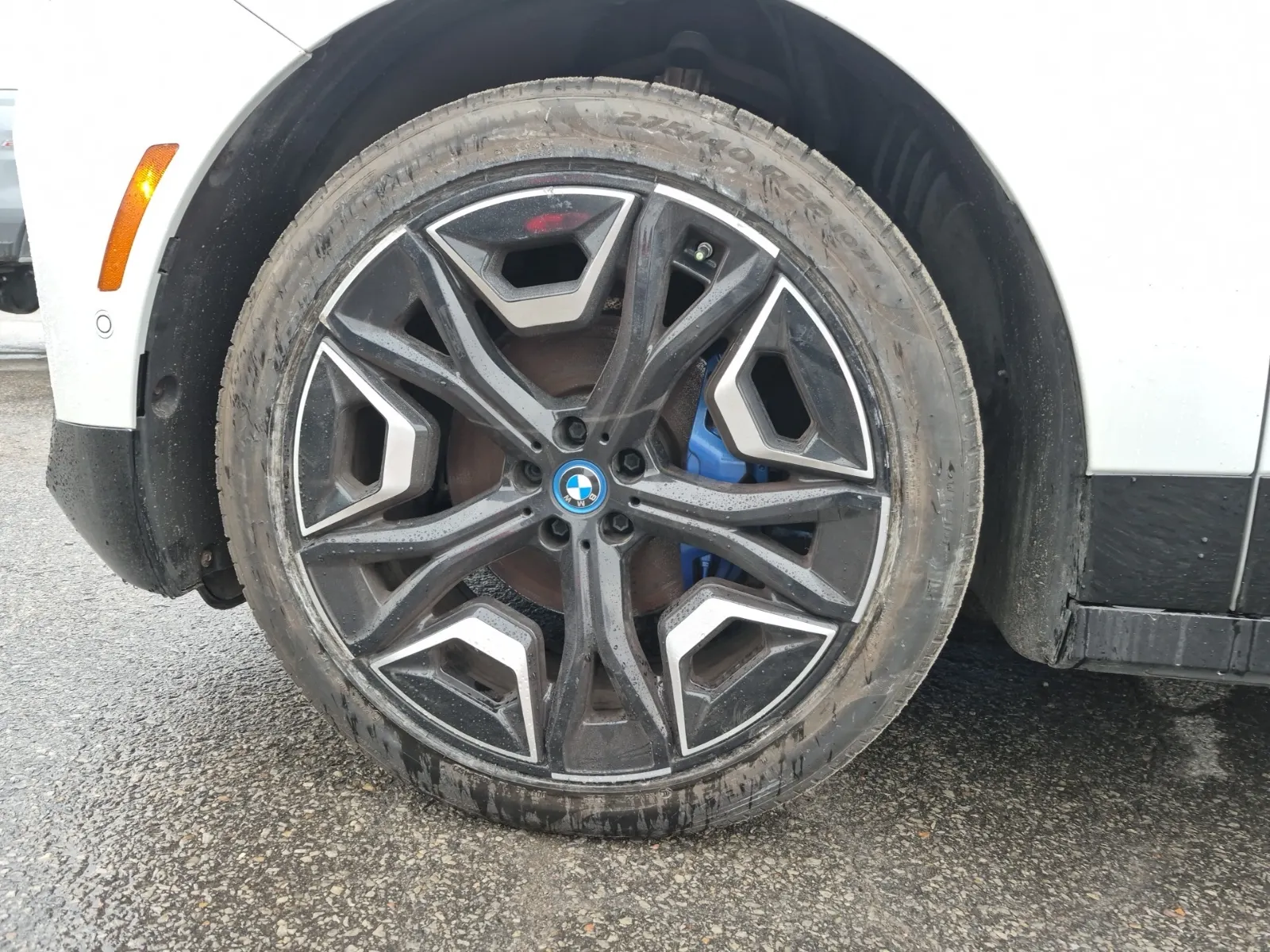 Front driver wheel/tire photo