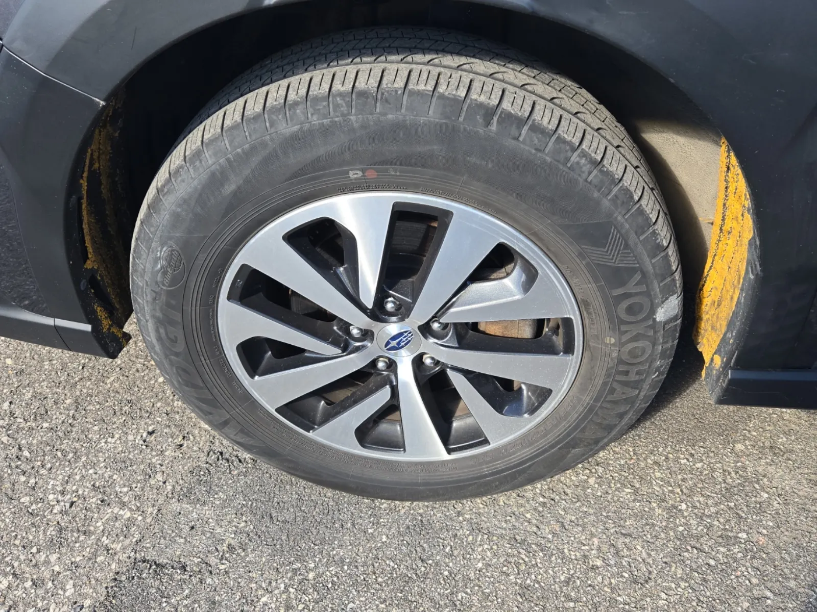 Front driver wheel/tire photo