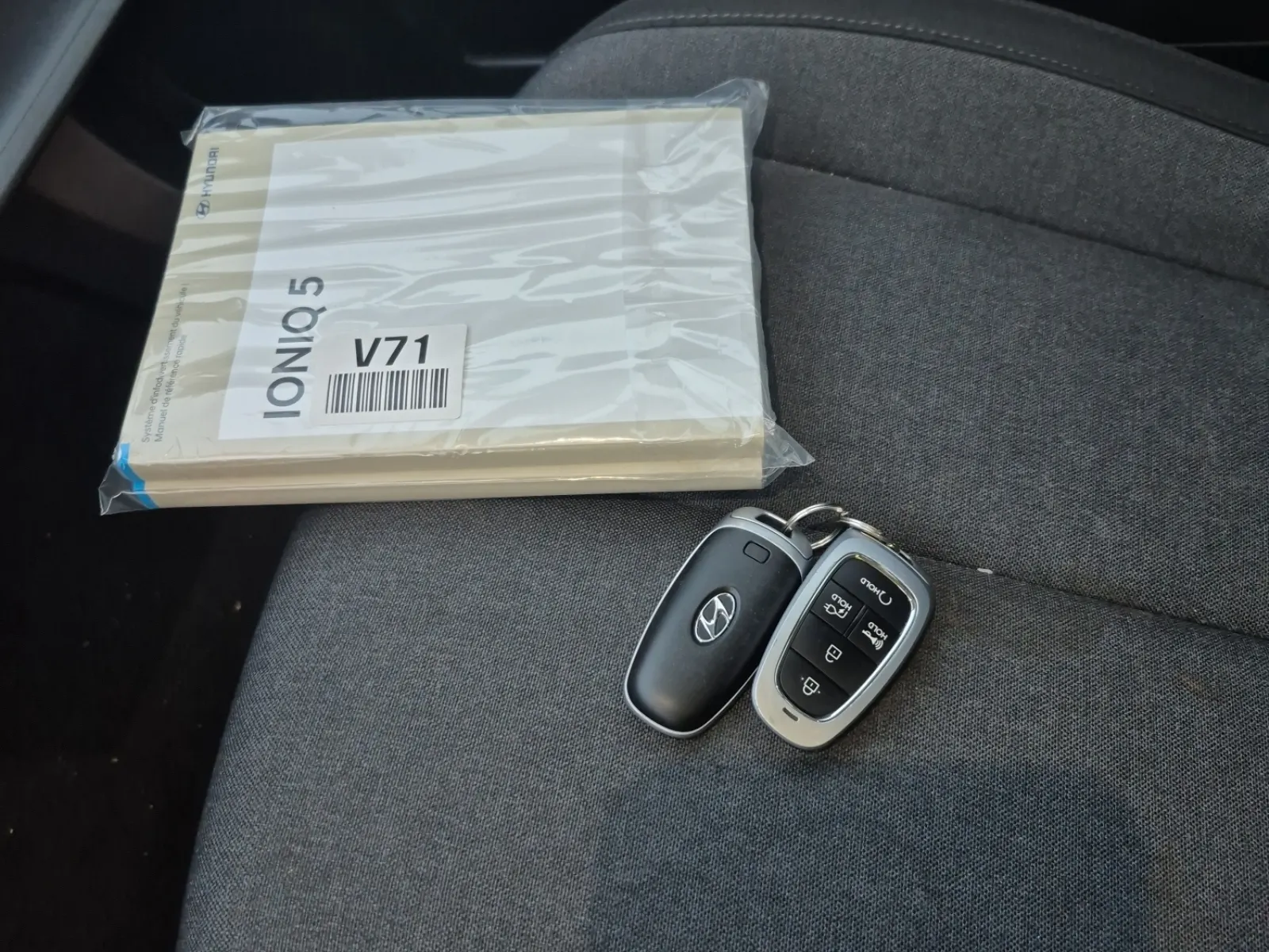 Keys/Fobs/Manual Photo
