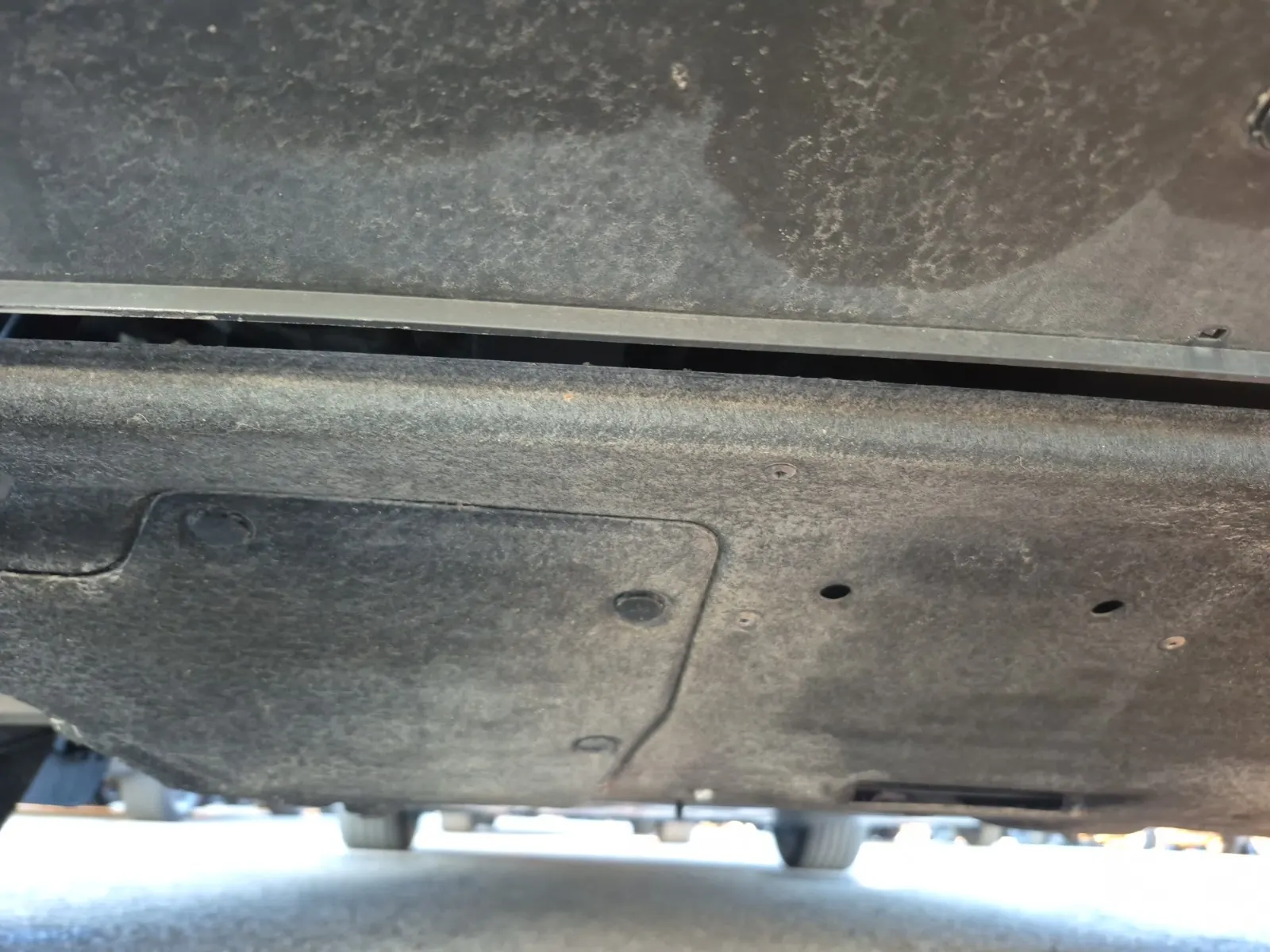 Undercarriage - Rear Photo