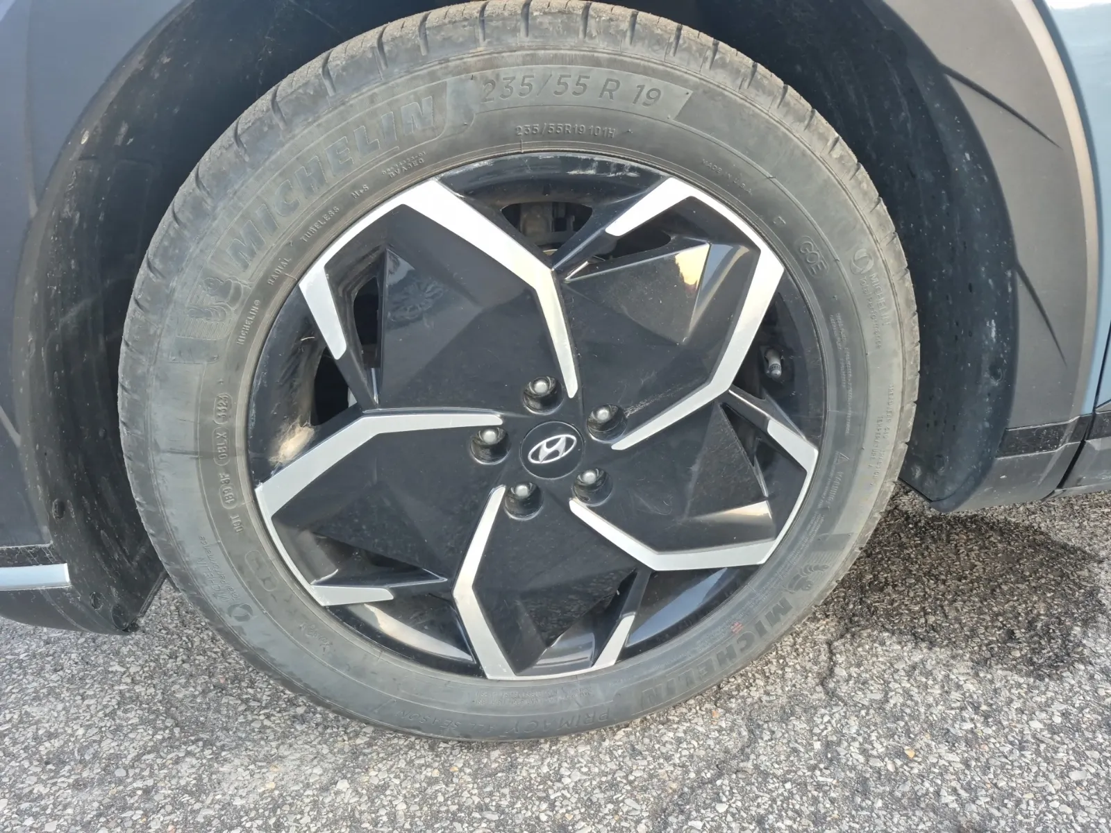 Front driver wheel/tire photo