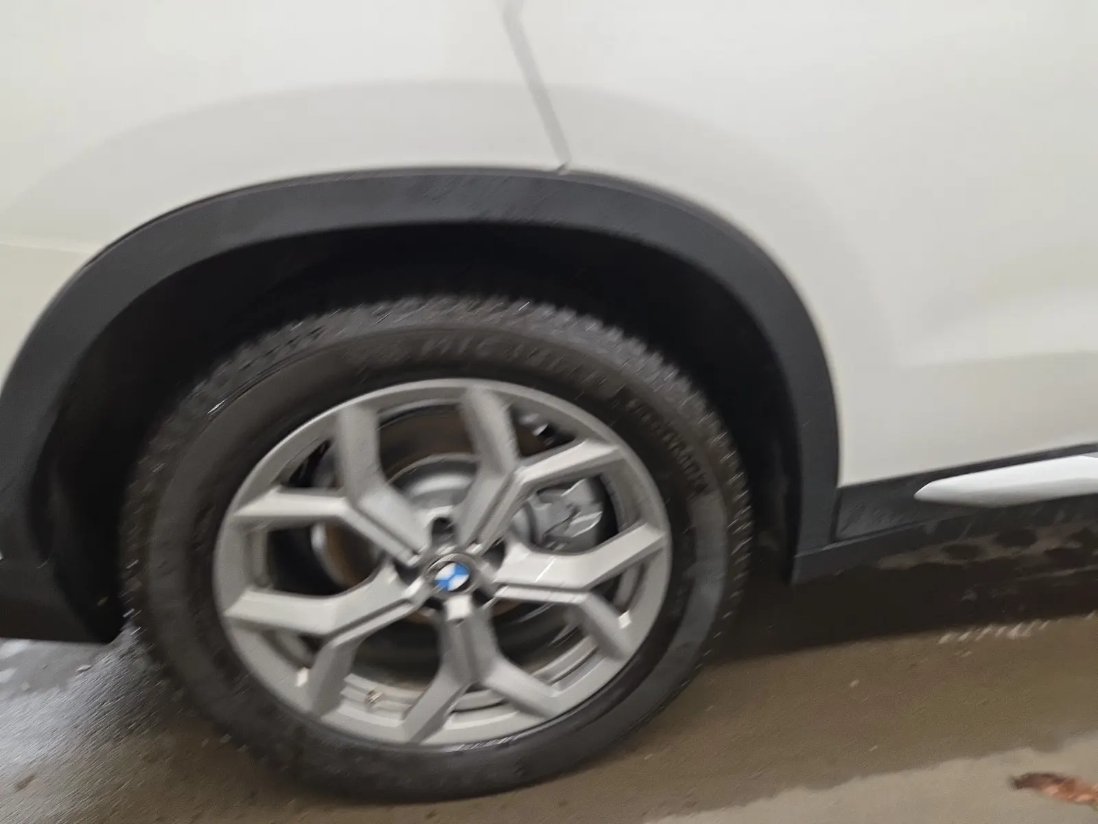 Right Rear Wheel/Tire Photo